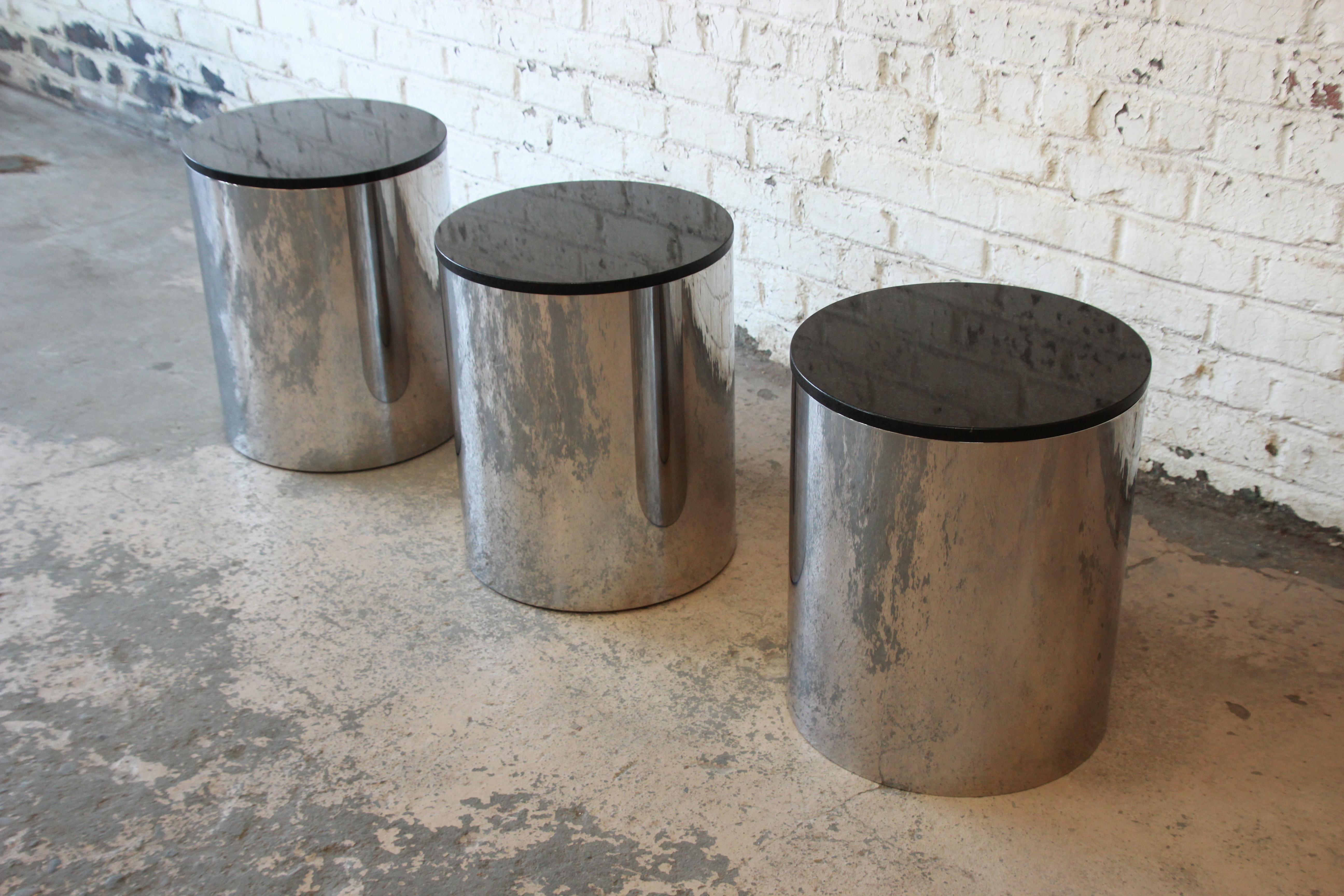 A nice set of three Mid-Century Modern polished aluminum and black granite top drum side tables or plant stands by Paul Mayen for Habitat. The tables are in very good original condition, with minimal wear from age and use. A perfect addition to any