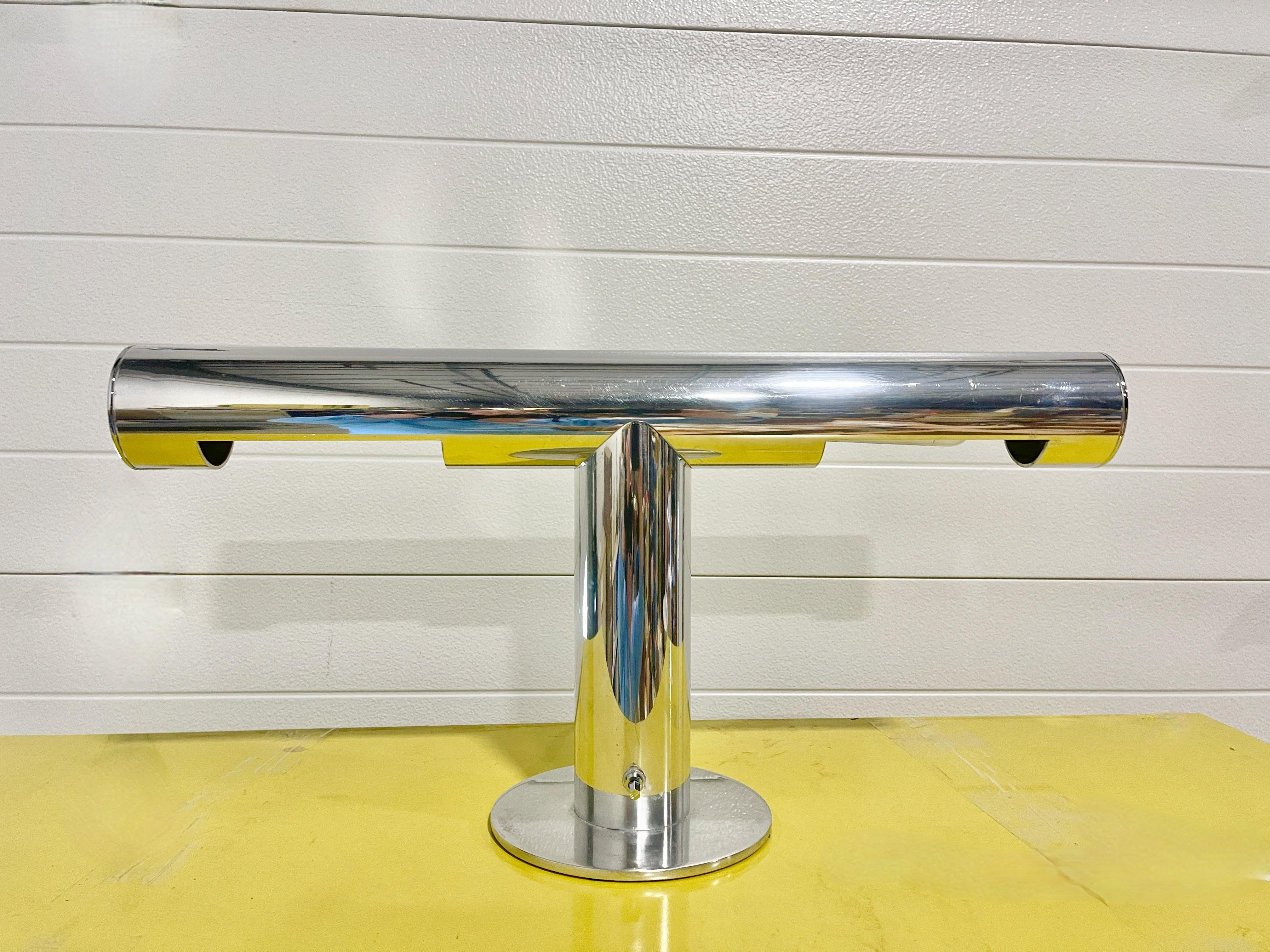 Paul Mayen aluminum tubular desk lamp for his Habitat design company (not to be confused with the UK retailer of the same name).
Polished to a mirror finish. Habitat label inside.
Takes two standard Edison screw tubular bulbs up to 75 watts