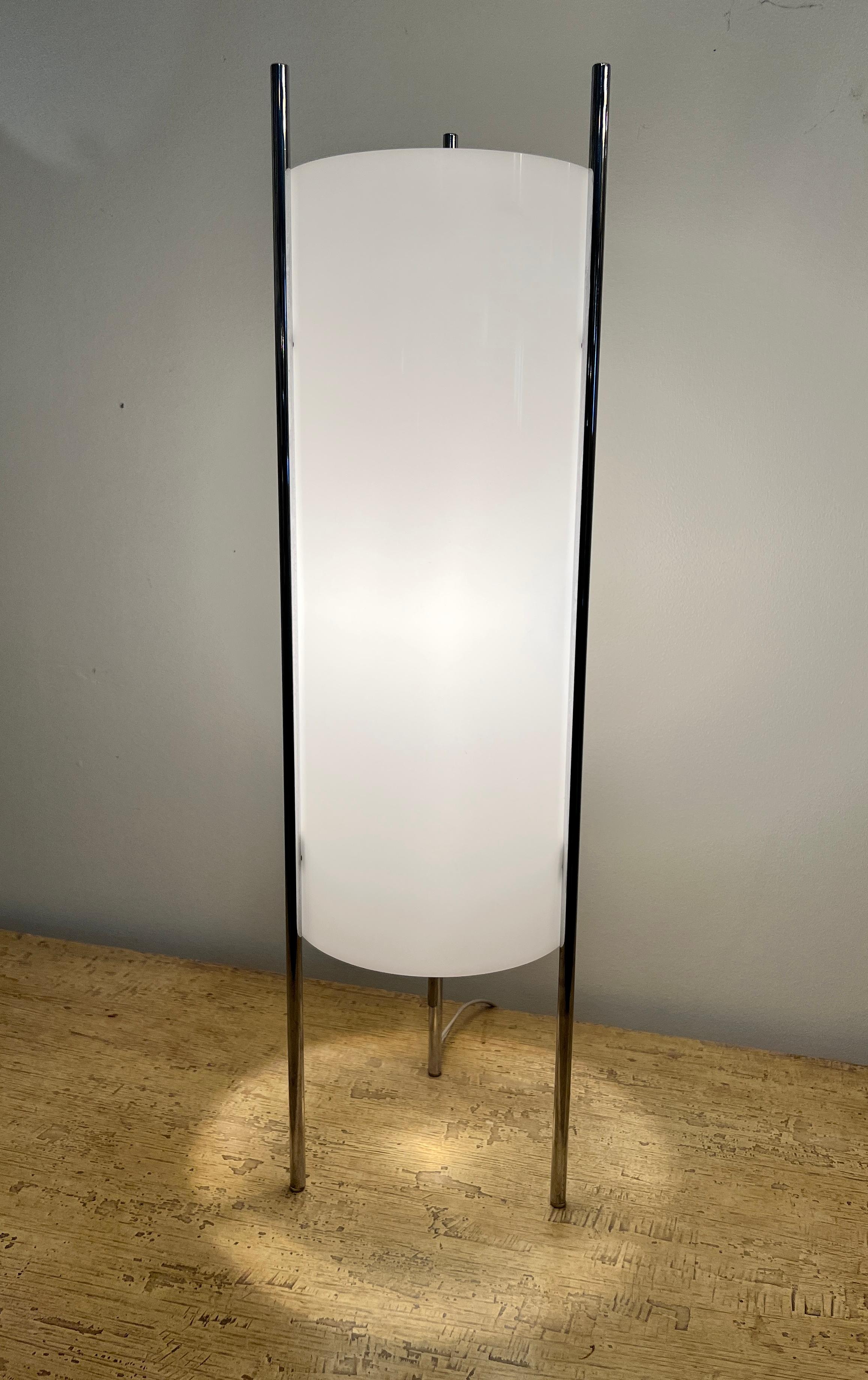 Lampe de table cylindrique moderne chromée et acrylique Paul Mayen en vente 5