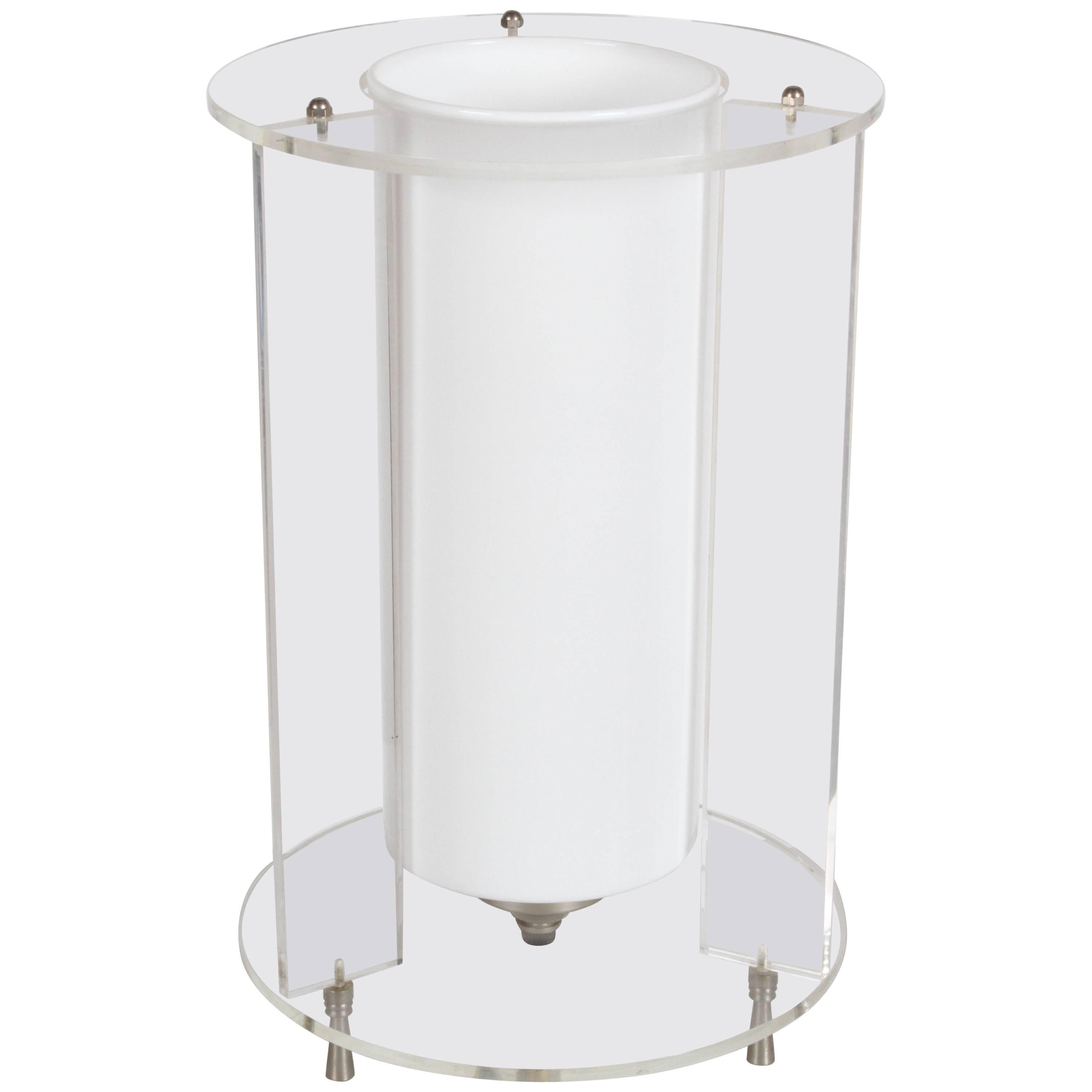 Lampe cylindrique en verre et lucite de style Paul Mayen