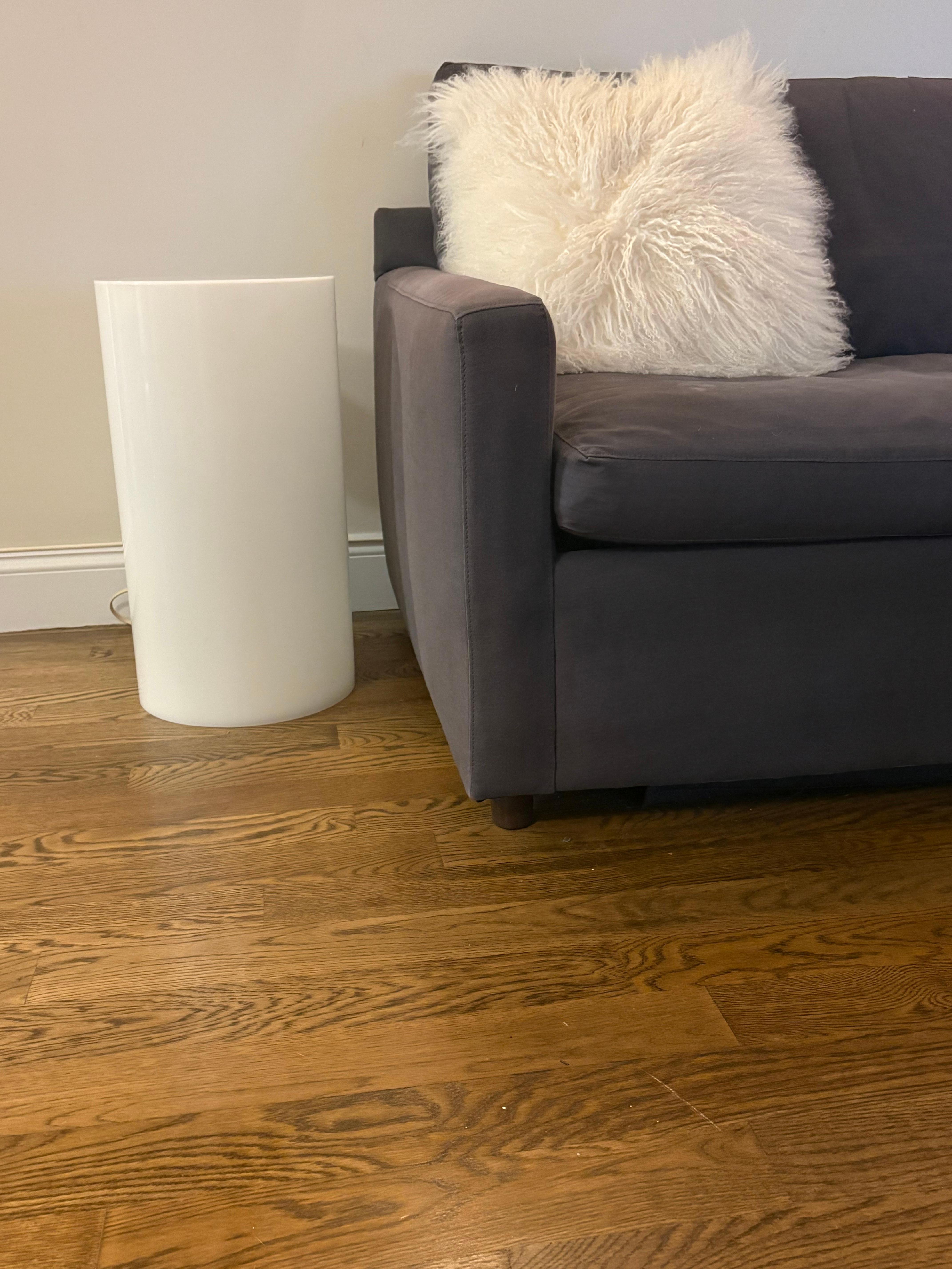 Lámpara de pie o sobremesa de lucita cilíndrica blanca Paul Mayen para Habitat en venta 8