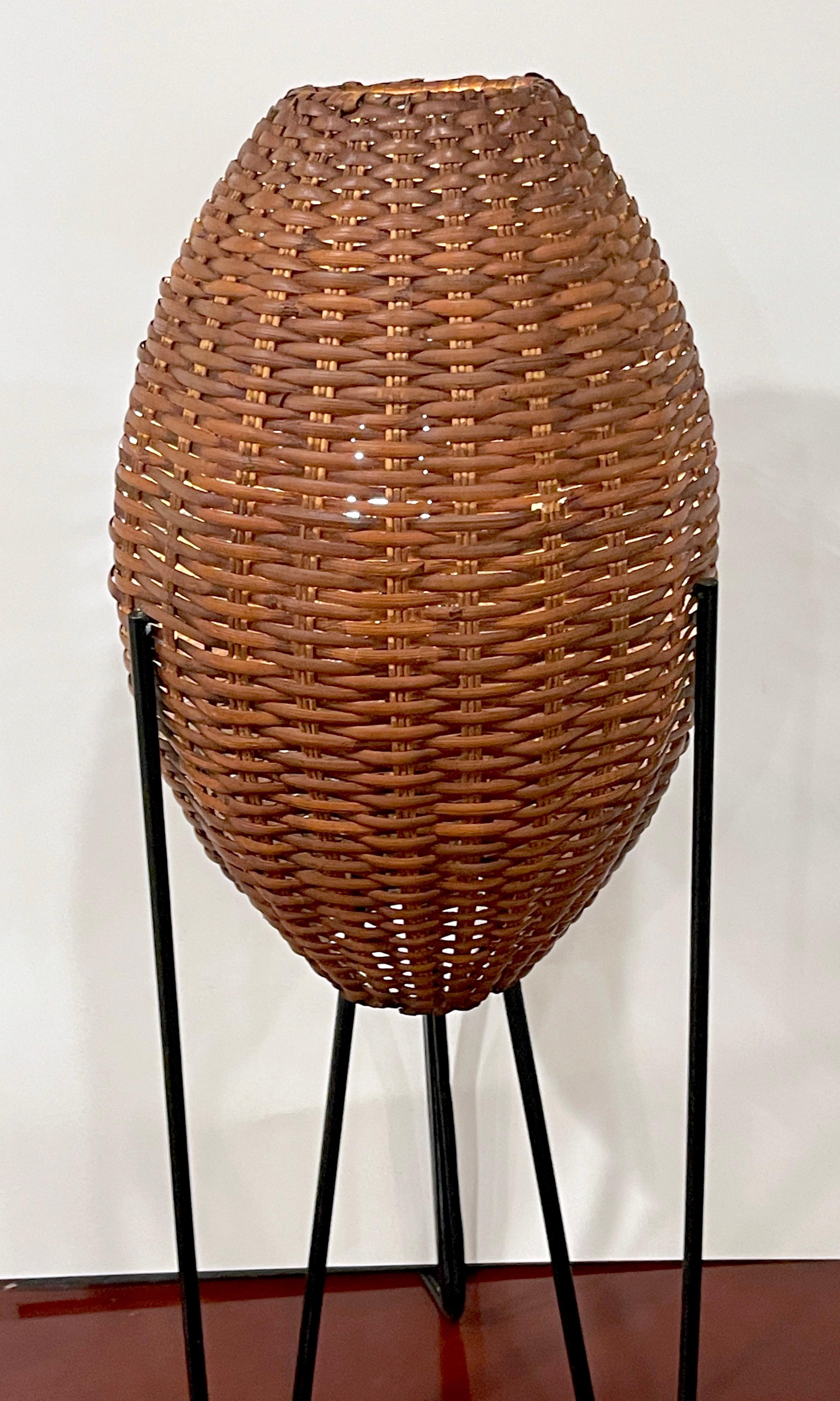 Lampe de table « ruche » en osier Paul Mayen, vers 1965 en vente 3