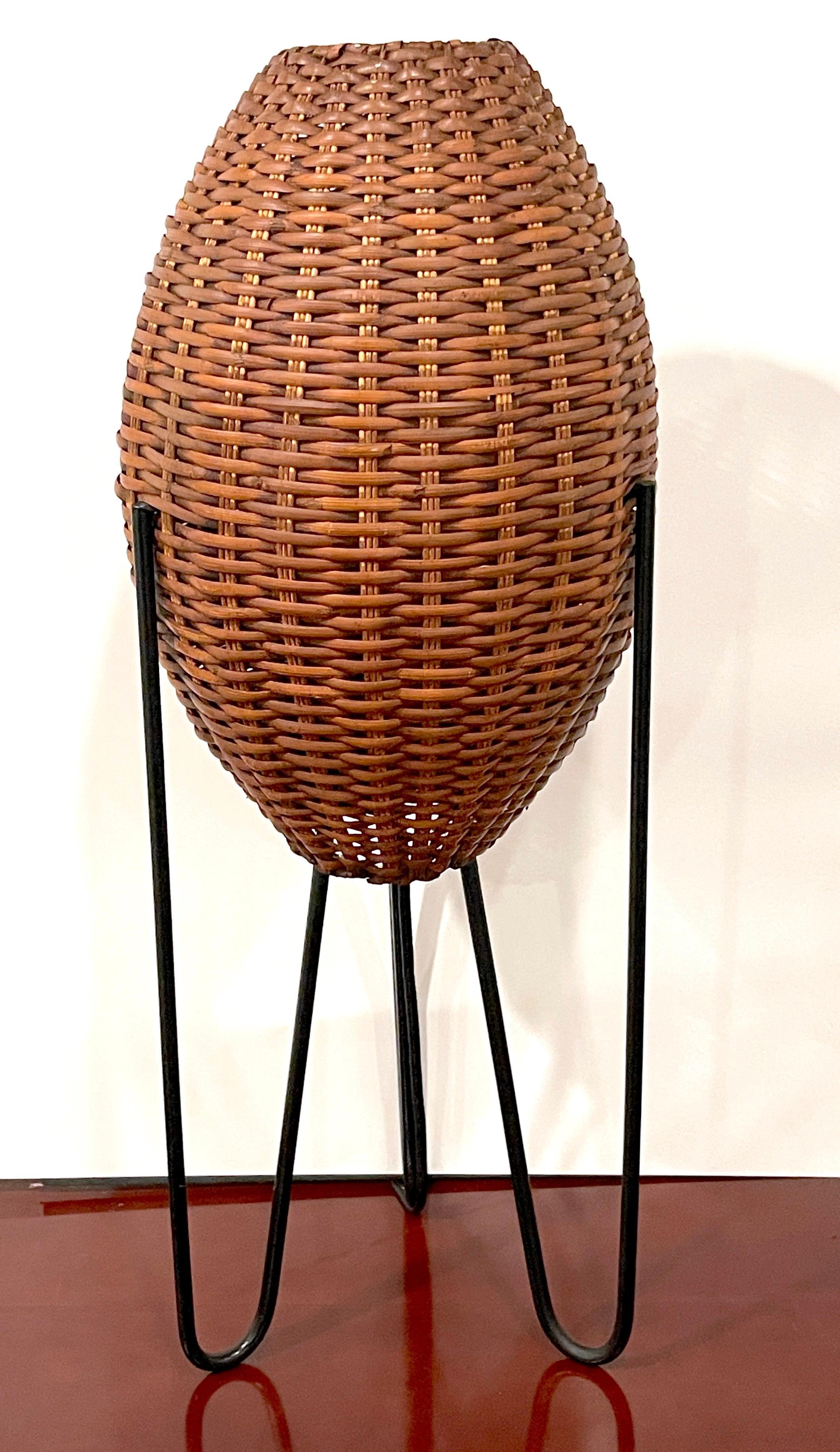 Paul Mayen Wicker 'Beehive' table lamp, circa 1965
Designed and produced by Paul Mayen

Paul Mayen Wicker 'Beehive' table lamp, circa 1965, both designed and produced by the renowned designer Paul Mayen. Standing at 27 inches tall, this lamp retains