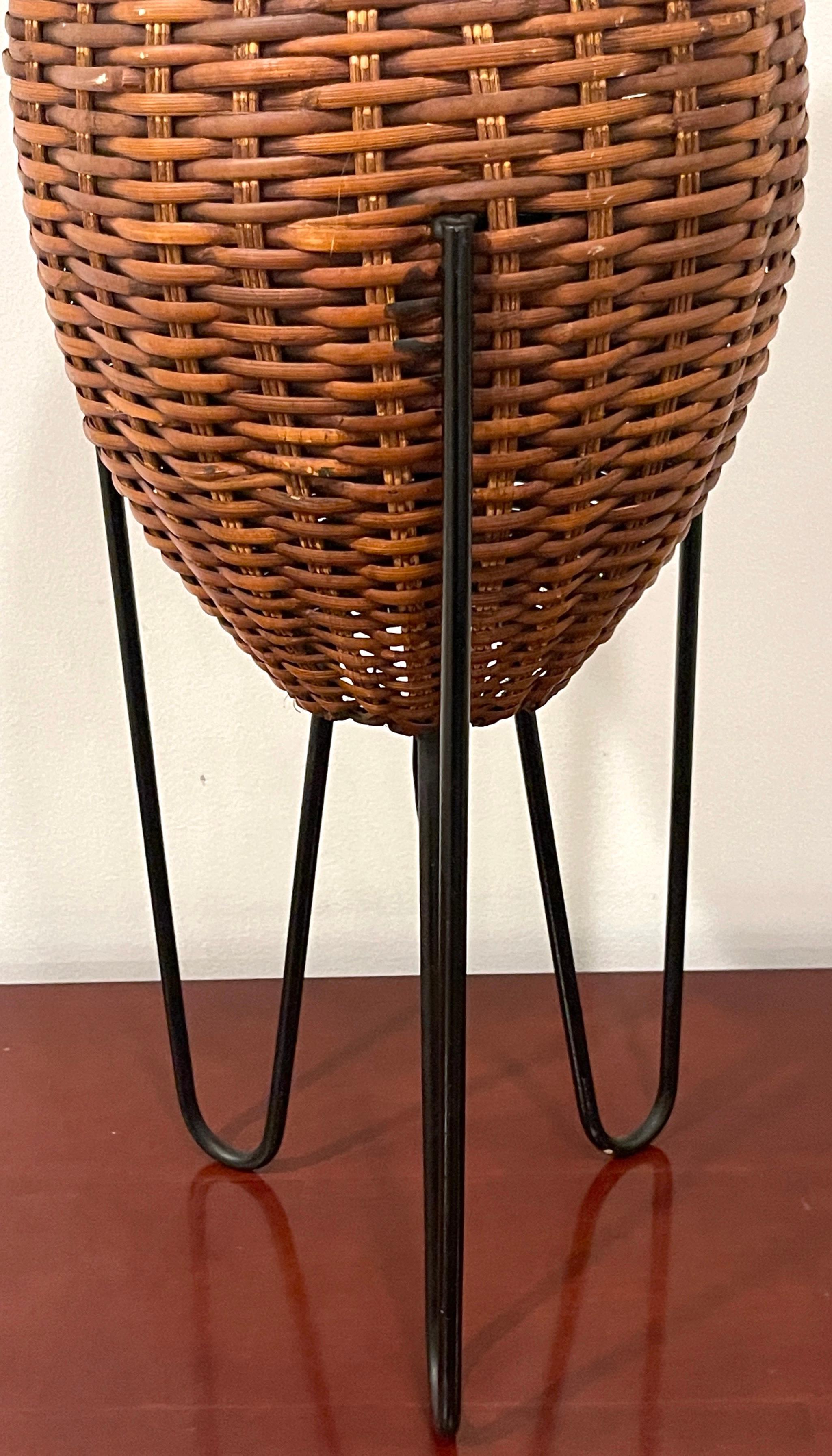 Mid-Century Modern Paul Mayen Wicker 'Beehive' Table Lamp, Circa 1965 For Sale