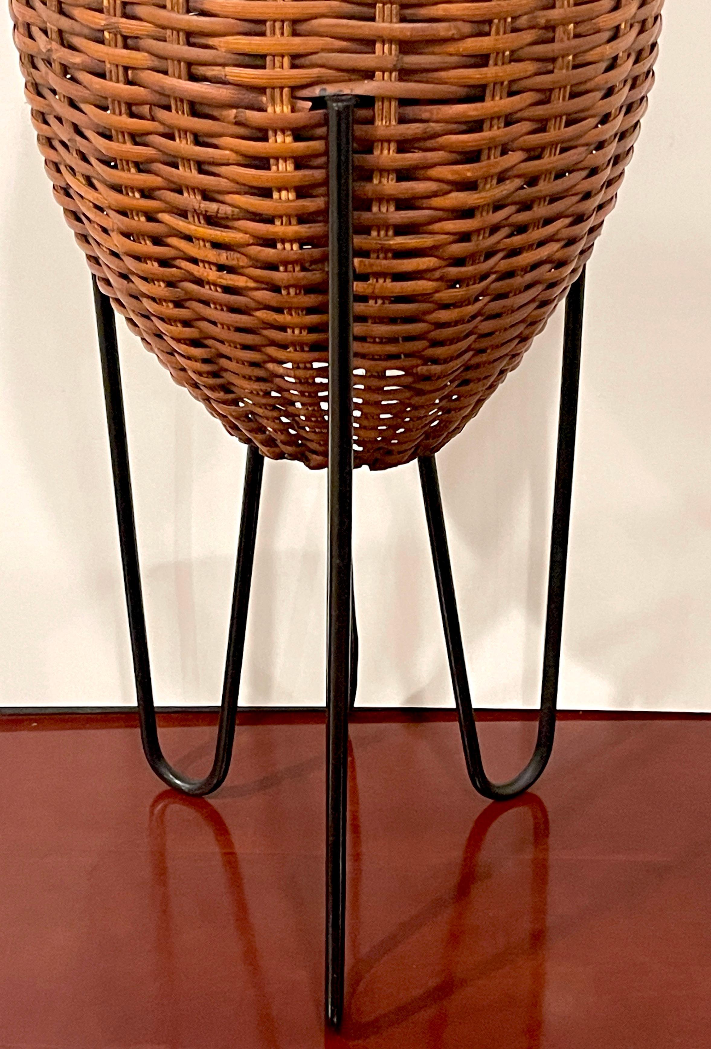 Lampe de table « ruche » en osier Paul Mayen, vers 1965 Bon état - En vente à West Palm Beach, FL
