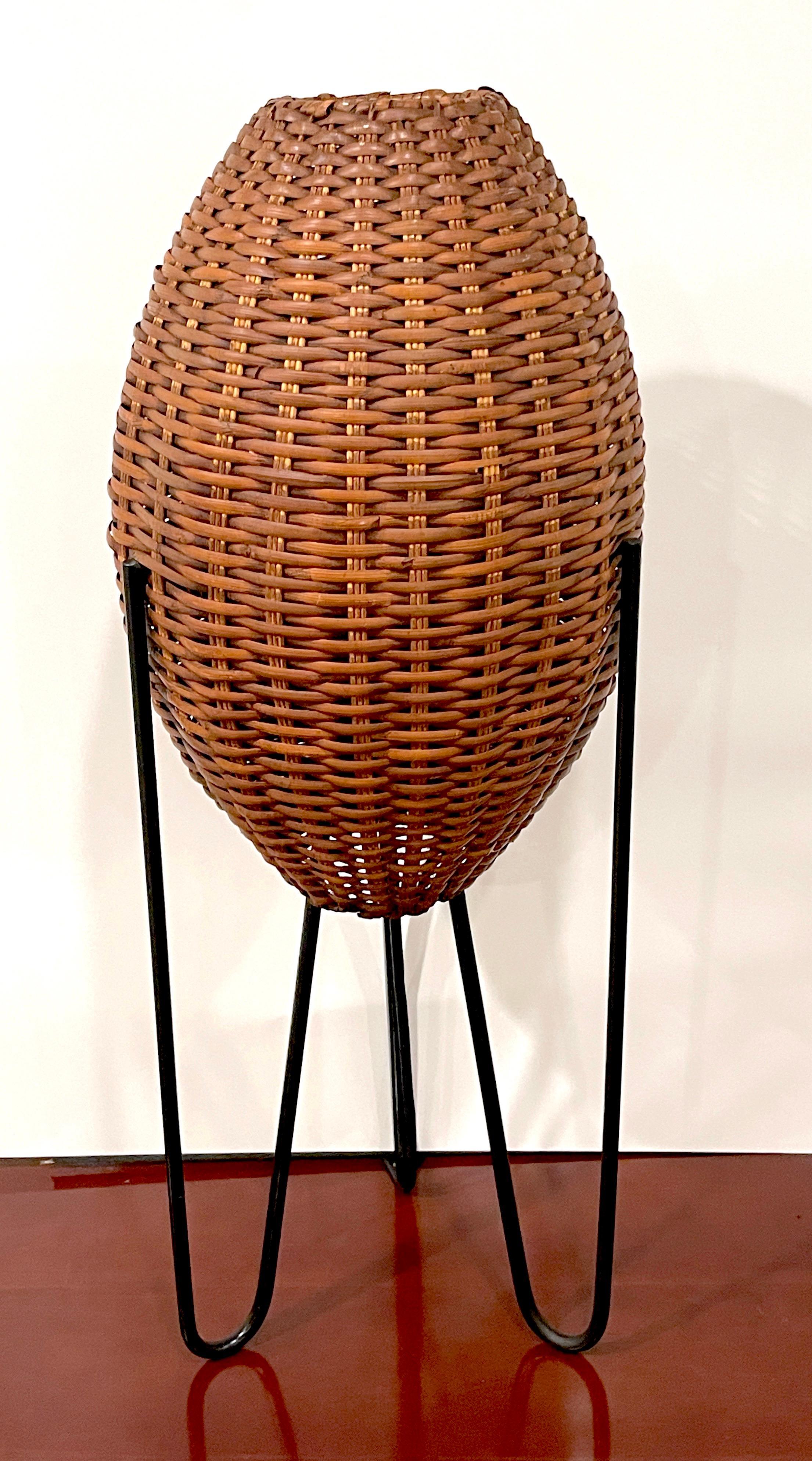 Paul Mayen Wicker 'Beehive' Table Lamp, Circa 1965 In Good Condition For Sale In West Palm Beach, FL