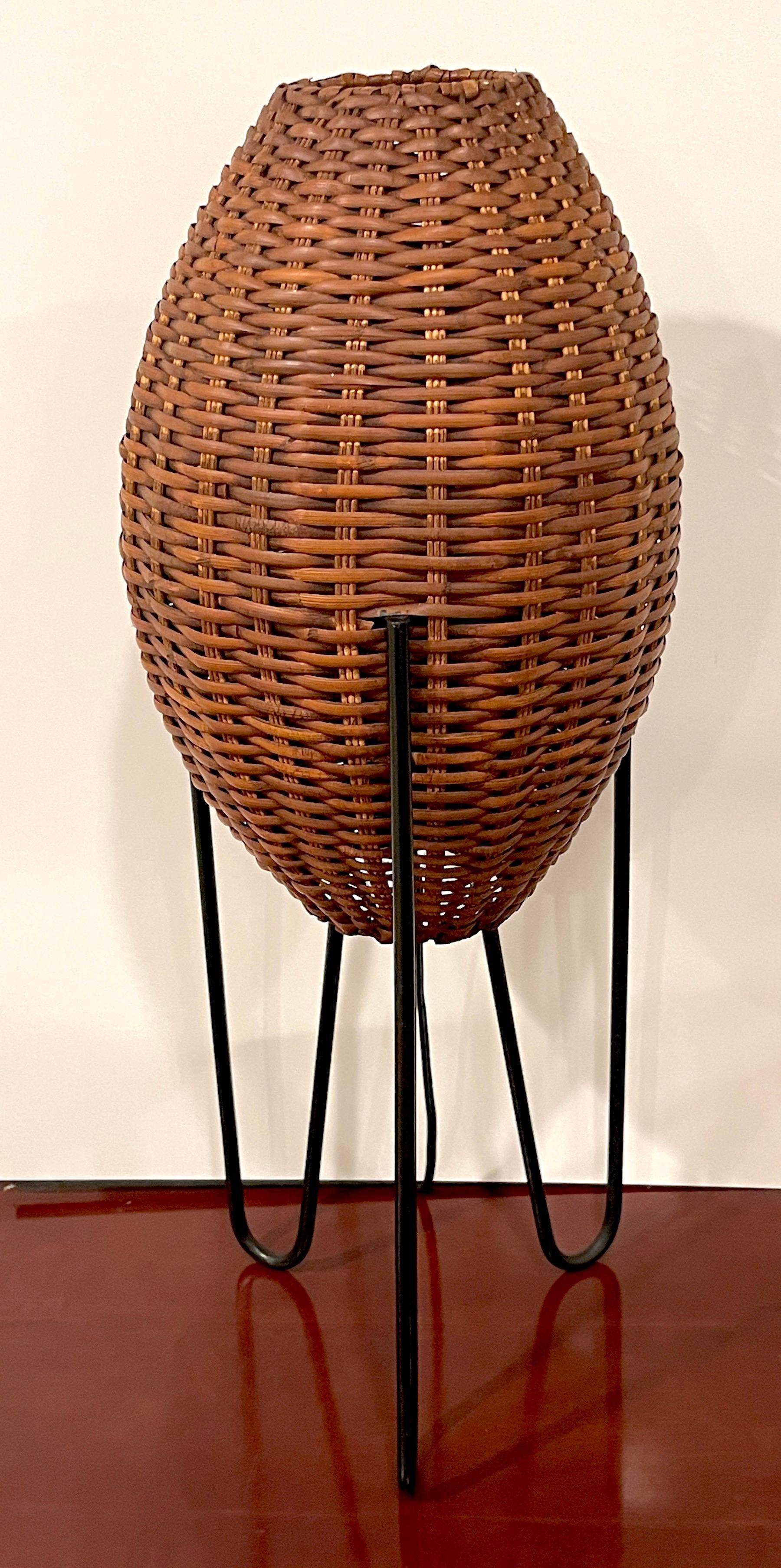 Osier Lampe de table « ruche » en osier Paul Mayen, vers 1965 en vente