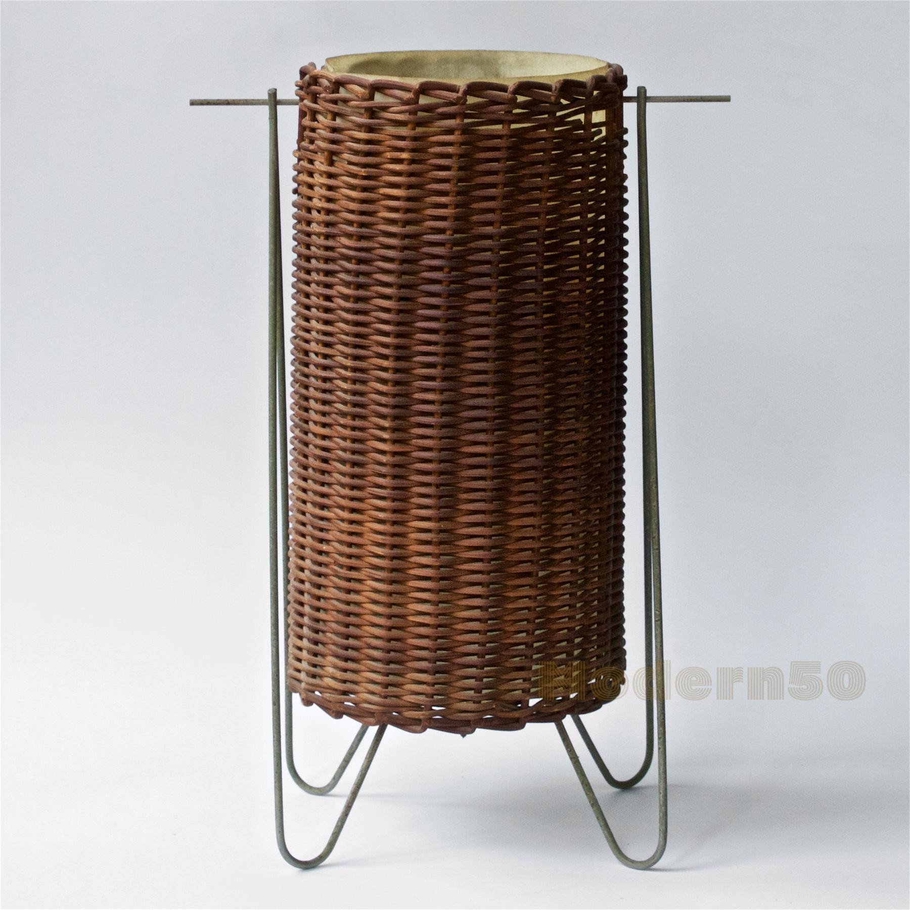 Mid-Century Modern Lanterne en fil métallique Mayen 1951 MoMA Good Design Cabinmodern Rustic Basket Noguchi en vente