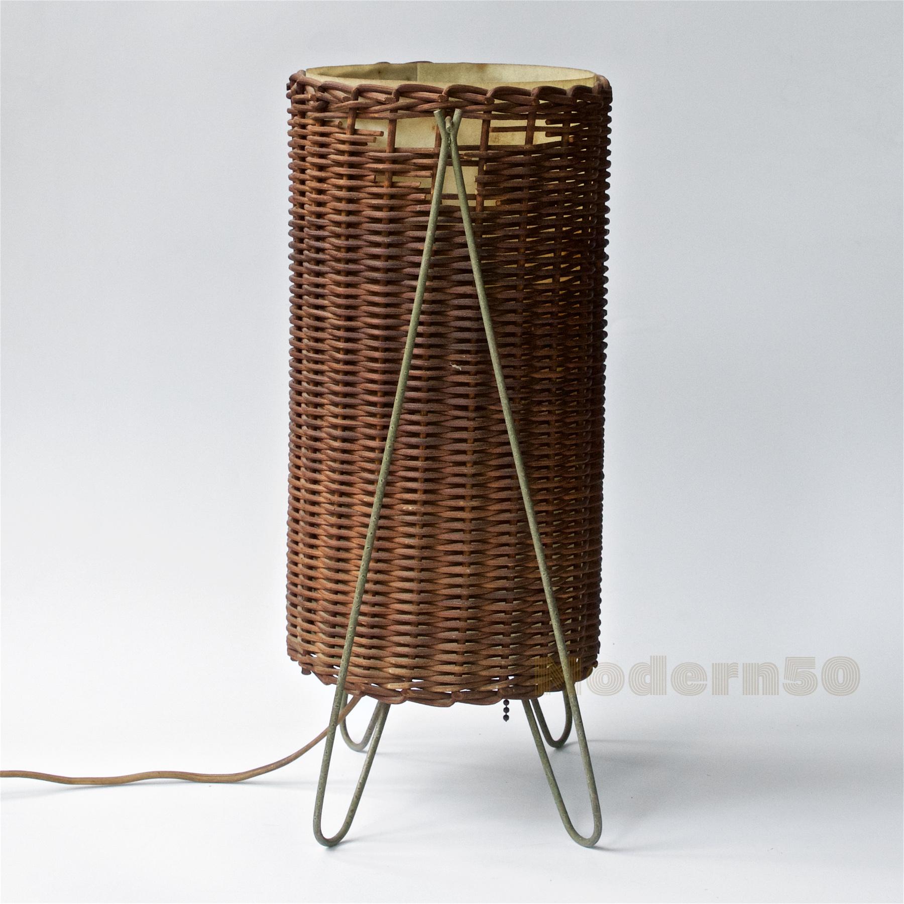 Tissé à la main Lanterne en fil métallique Mayen 1951 MoMA Good Design Cabinmodern Rustic Basket Noguchi en vente