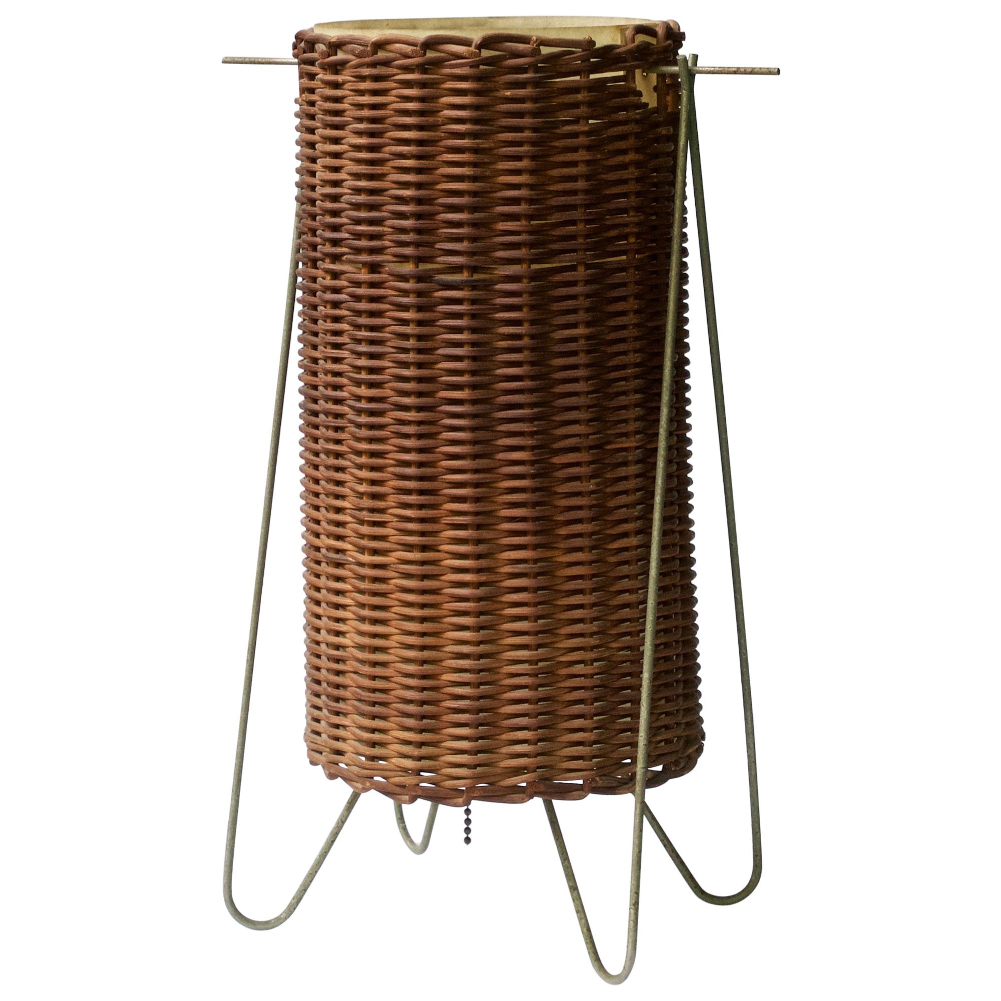 Lanterne en fil métallique Mayen 1951 MoMA Good Design Cabinmodern Rustic Basket Noguchi en vente