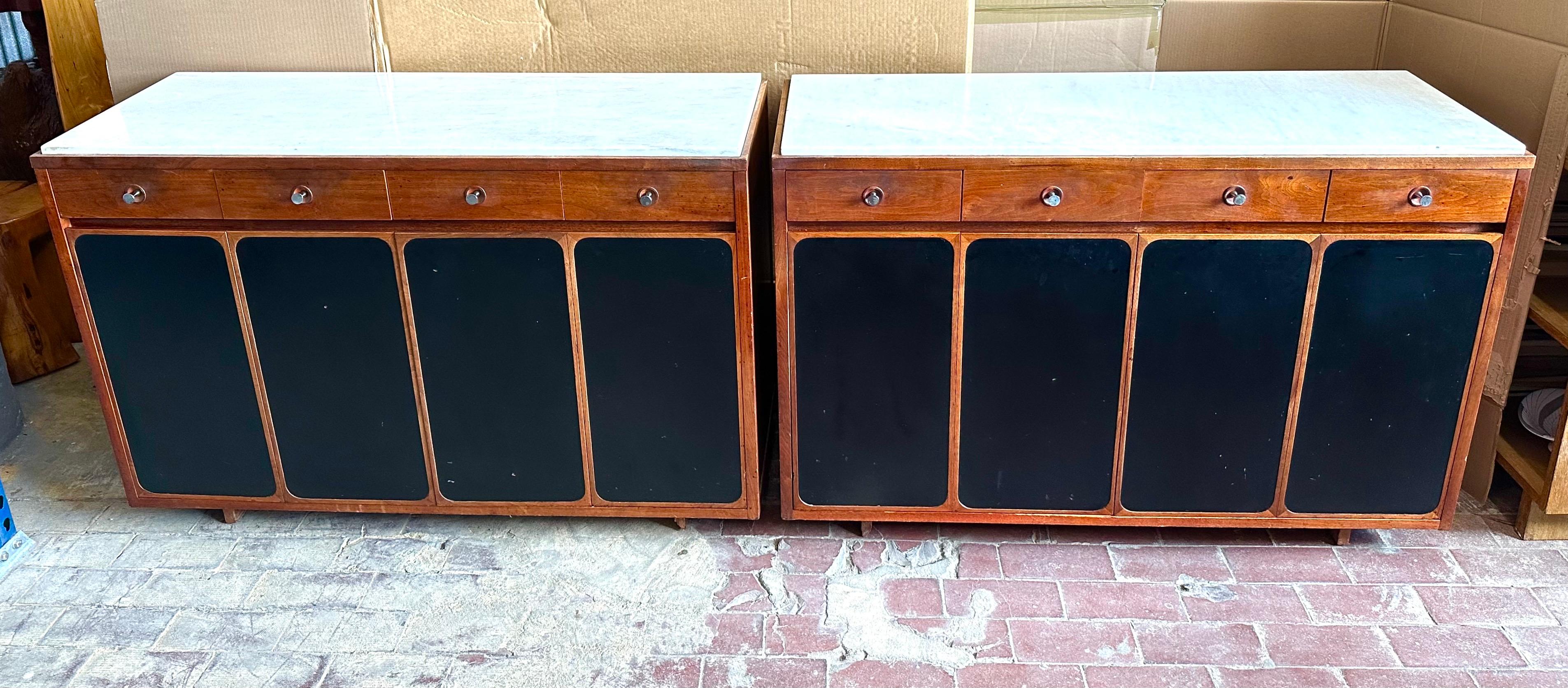 An unusual and sought after design by Paul McCobb for for H. Sacks & Sons, in beautiful vintage condition. White Carrera marble top over two frieze drawers with aluminum pulls, above bi-folding walnut and black leather front accordion doors opening