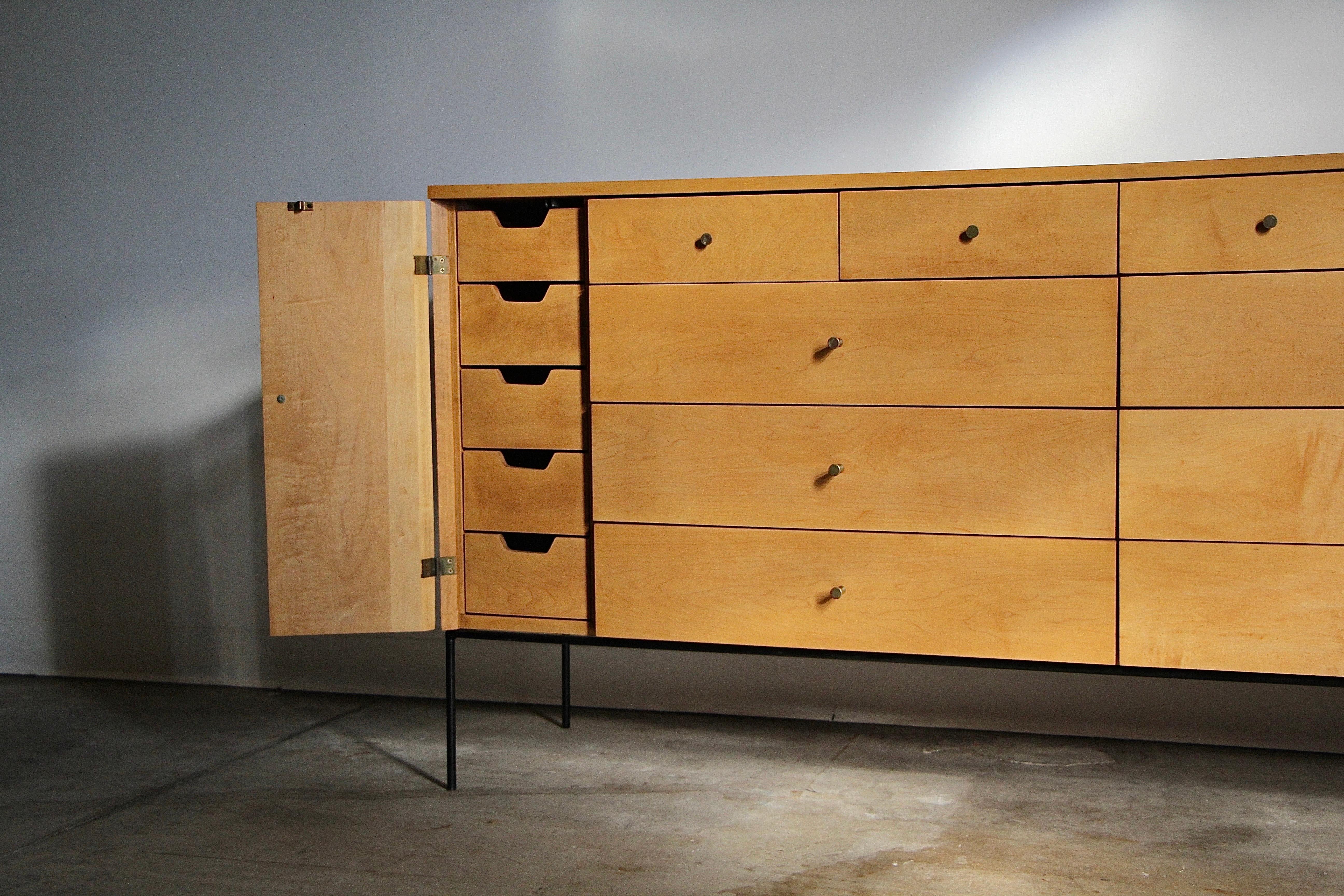 American Paul McCobb 20-Drawer Maple Dresser with Iron Base for Winchendon, 1950s