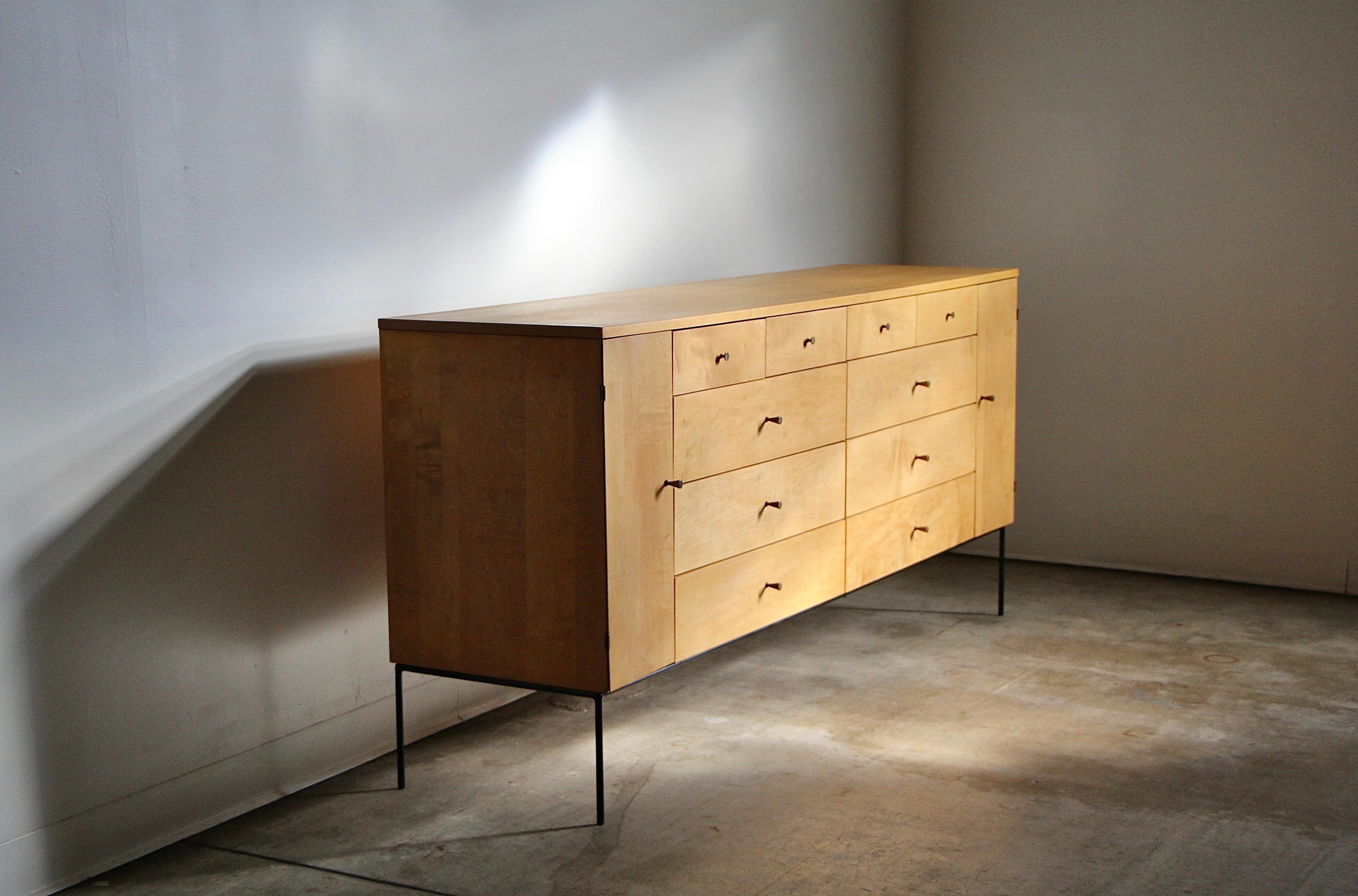 Paul McCobb 20-Drawer Maple Dresser with Iron Base for Winchendon, 1950s 2