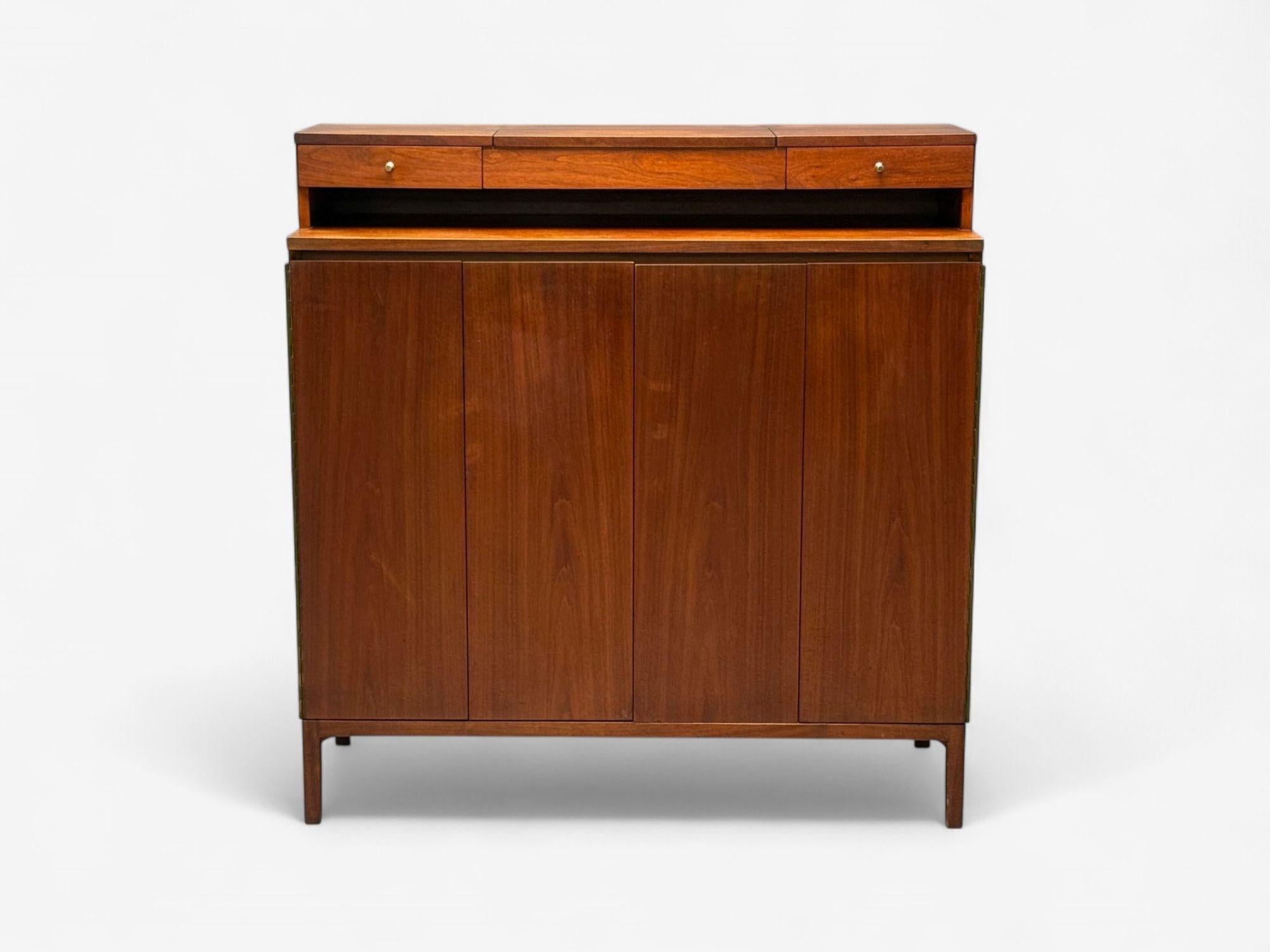 Mid-Century moderno Paul McCobb, Comò moderno americano, noce, cassettone, USA, anni '70 in vendita