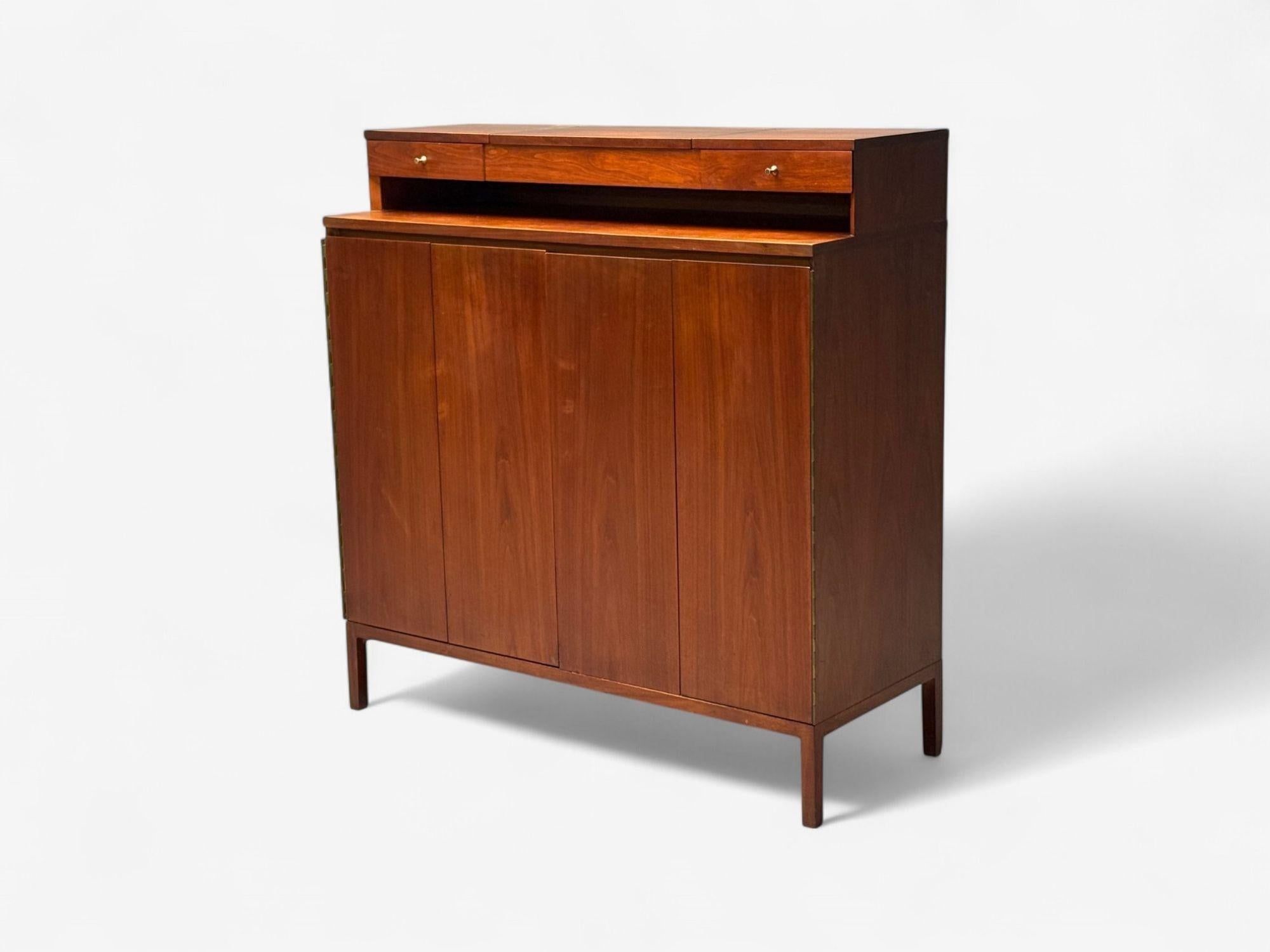 Americano Paul McCobb, Comò moderno americano, noce, cassettone, USA, anni '70 in vendita