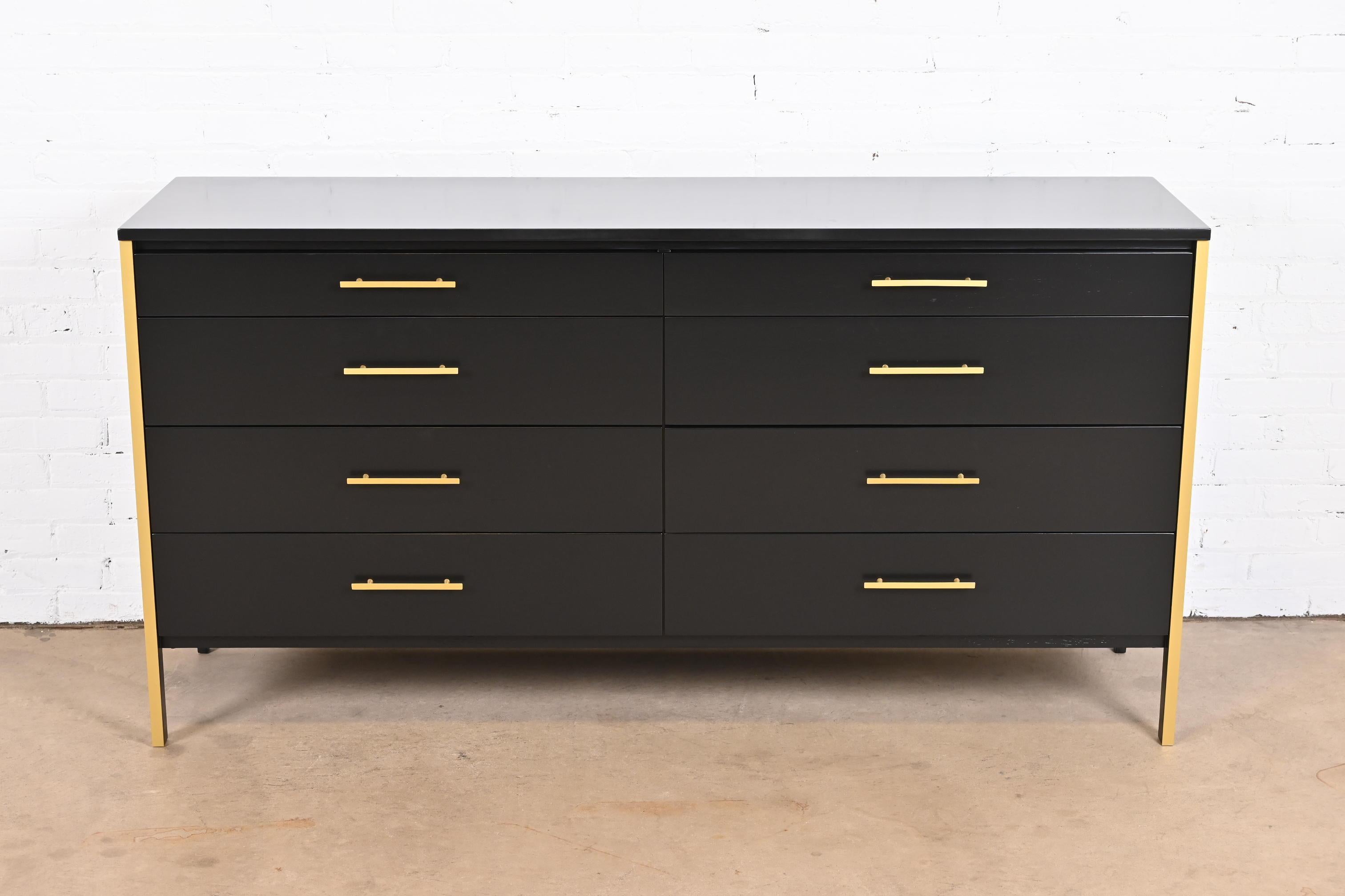 An exceptional Mid-Century Modern eight-drawer long dresser or credenza

By Paul McCobb for Calvin Furniture.

USA, 1950s

Black lacquered walnut, with brass finished trim and hardware.

Measures: 66.13