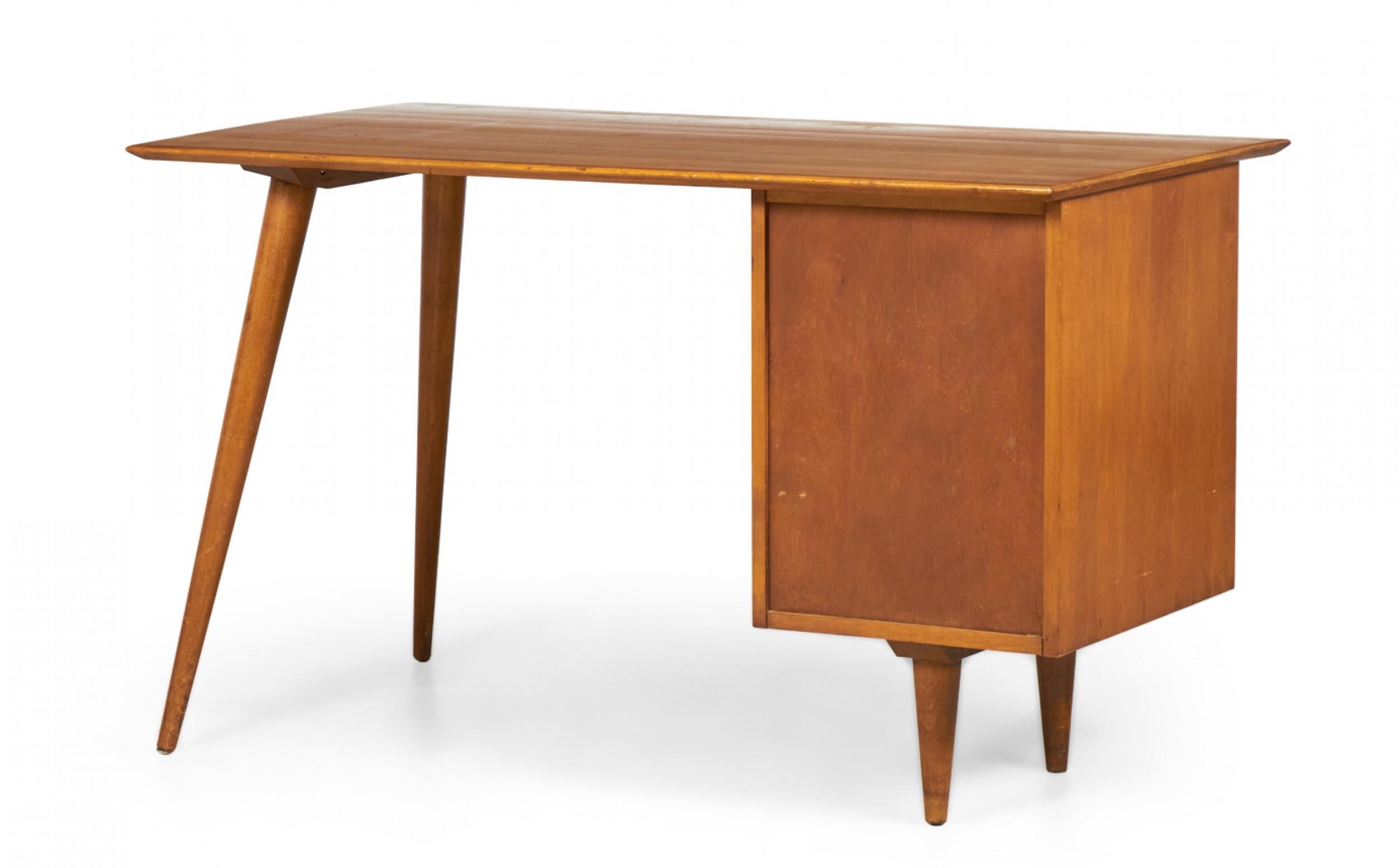Paul McCobb Blond Maple Student Desk (model 1560) In Good Condition For Sale In New York, NY