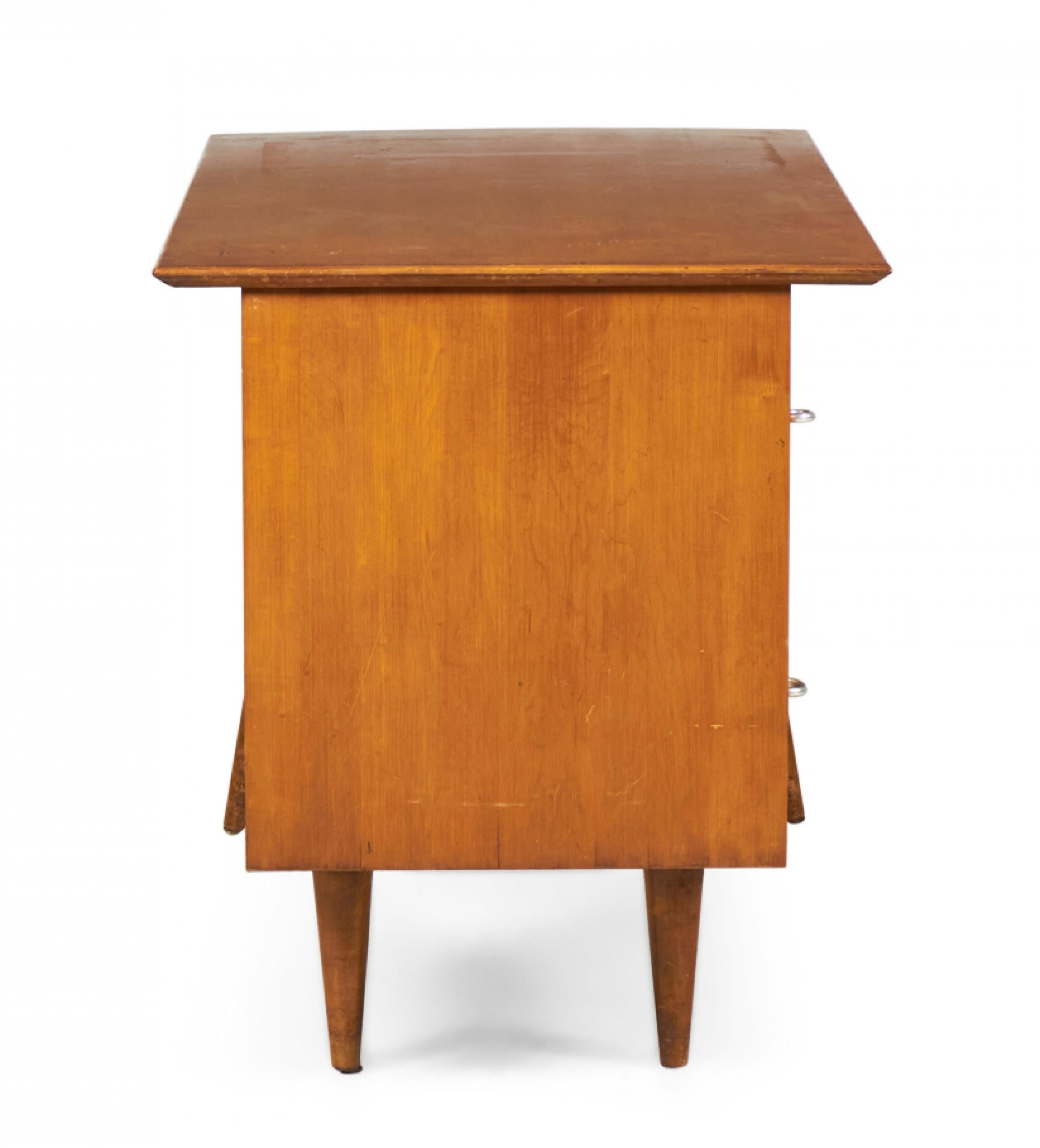 20th Century Paul McCobb Blond Maple Student Desk (model 1560) For Sale