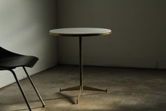 Tavolo "sigaretta" in ottone e vitrolite di Paul McCobb per Directional, anni '50