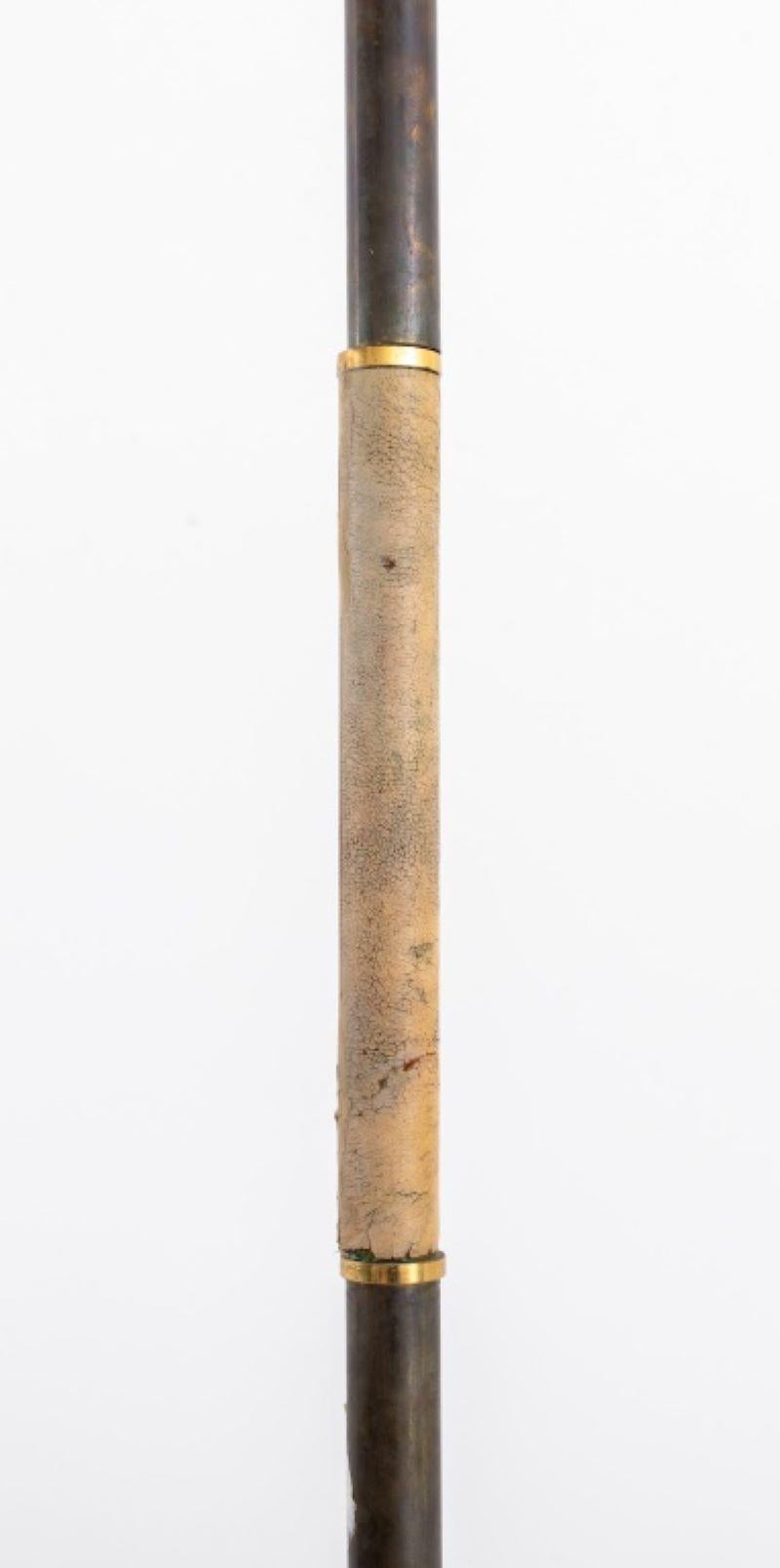 Mid-Century Modern Paul McCobb - Lampadaire tripode en laiton en vente