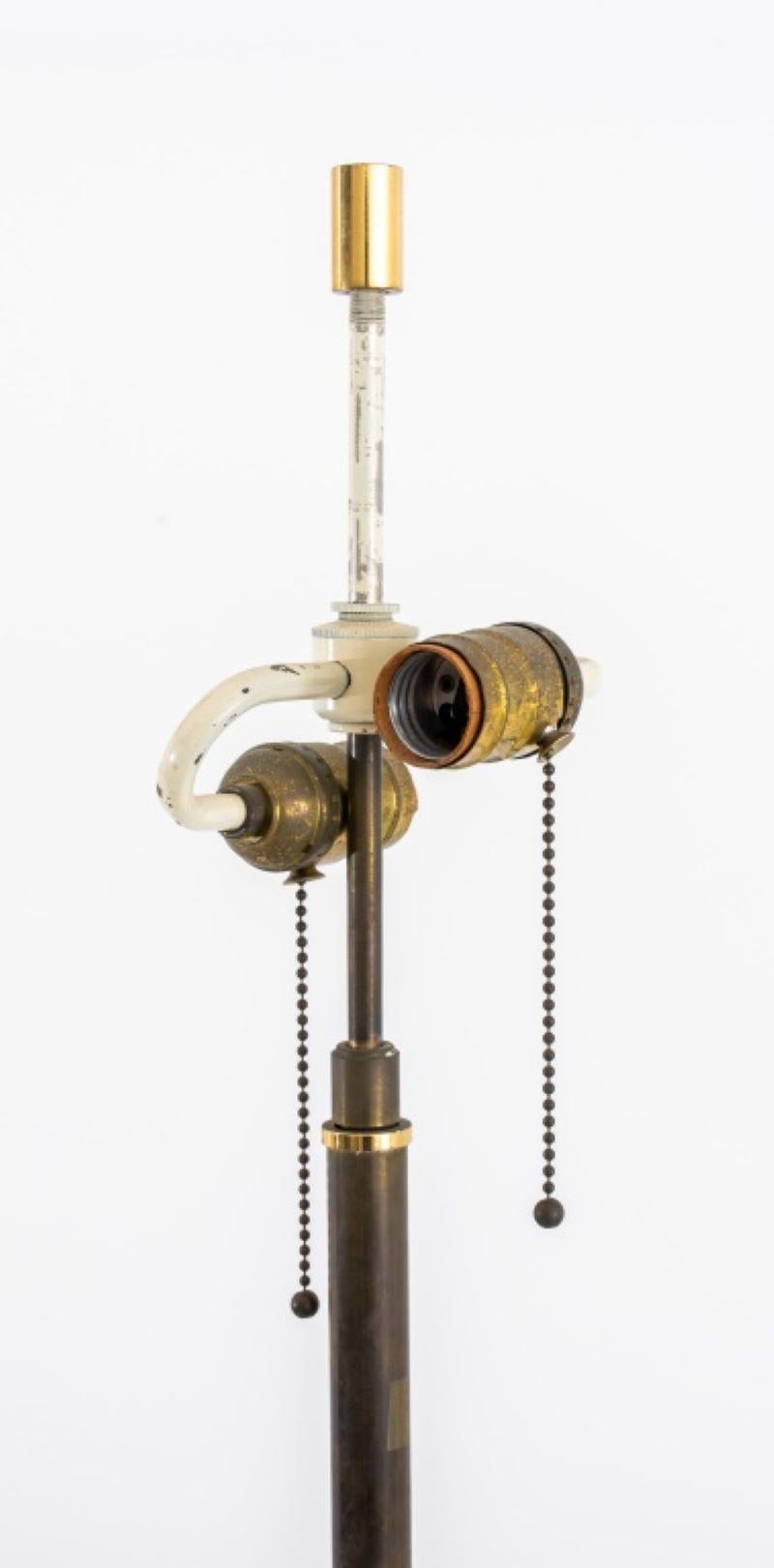Inconnu Paul McCobb - Lampadaire tripode en laiton en vente