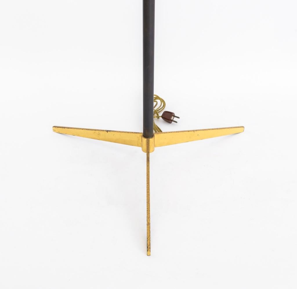 Paul McCobb - Lampadaire tripode en laiton Bon état - En vente à Astoria, NY