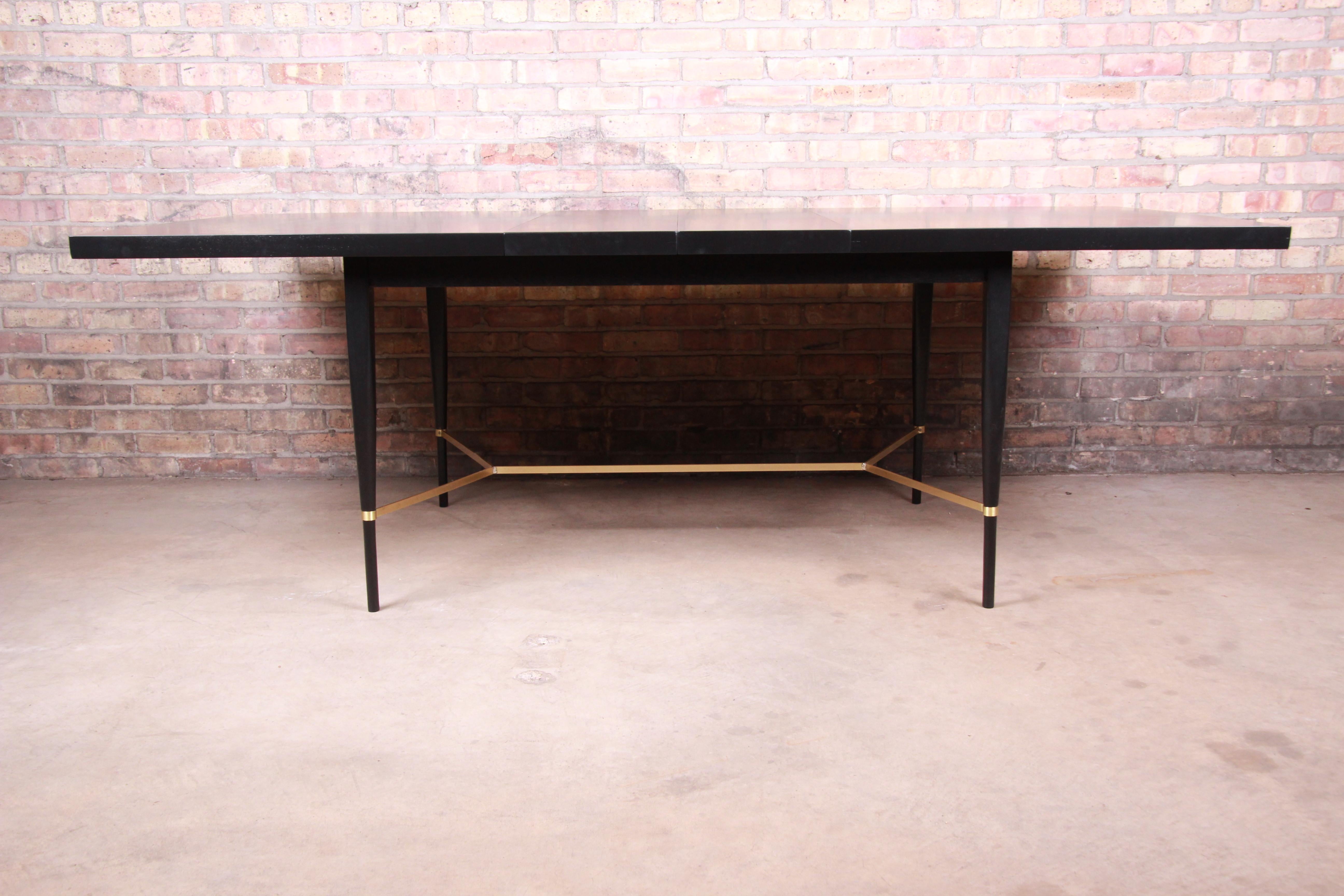 An exceptional Mid-Century Modern extension dining table

By Paul McCobb for Calvin Furniture 