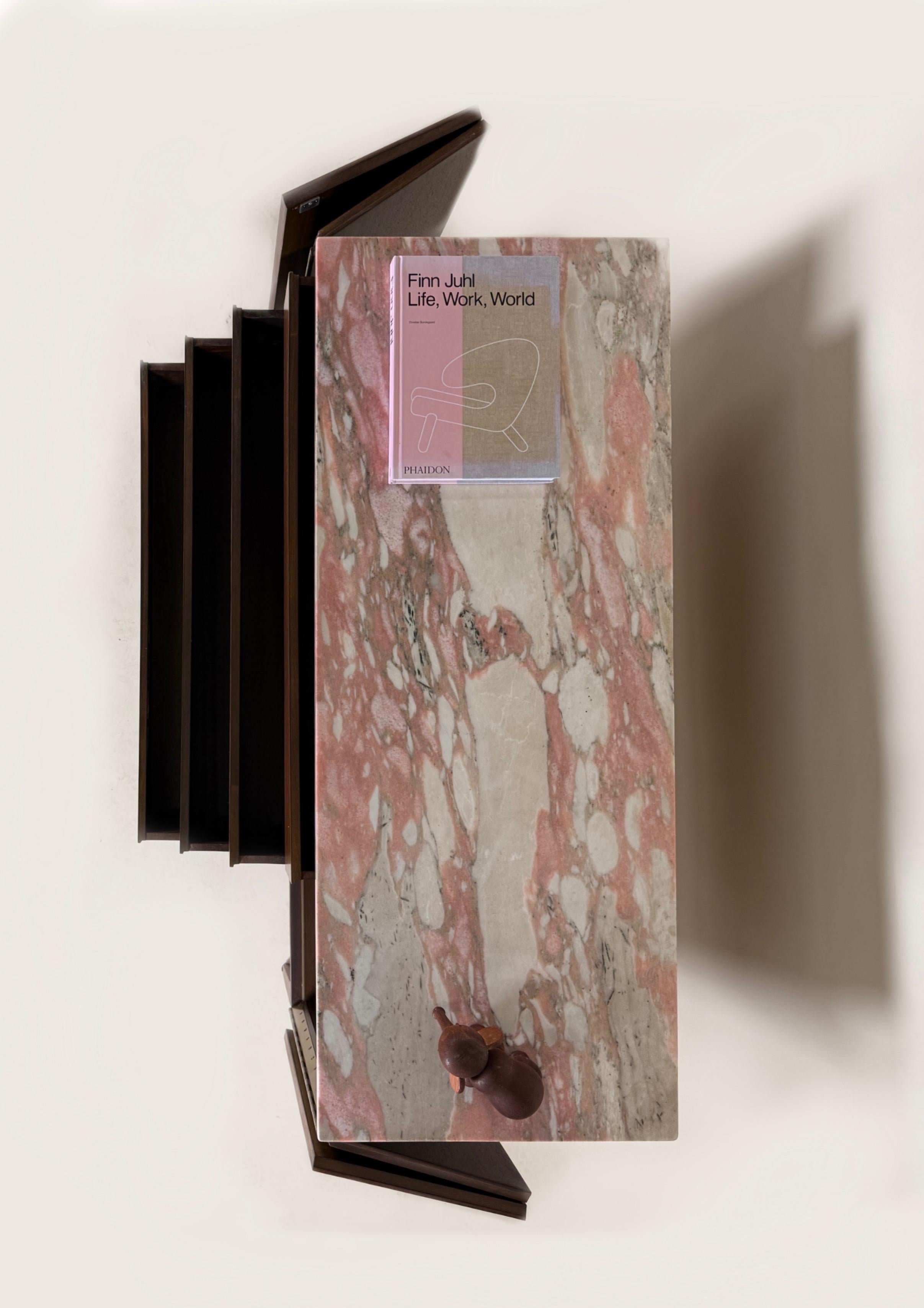 Americano Paul McCobb Calvin Group Comò della Collection'S con piano in marmo rosa in vendita