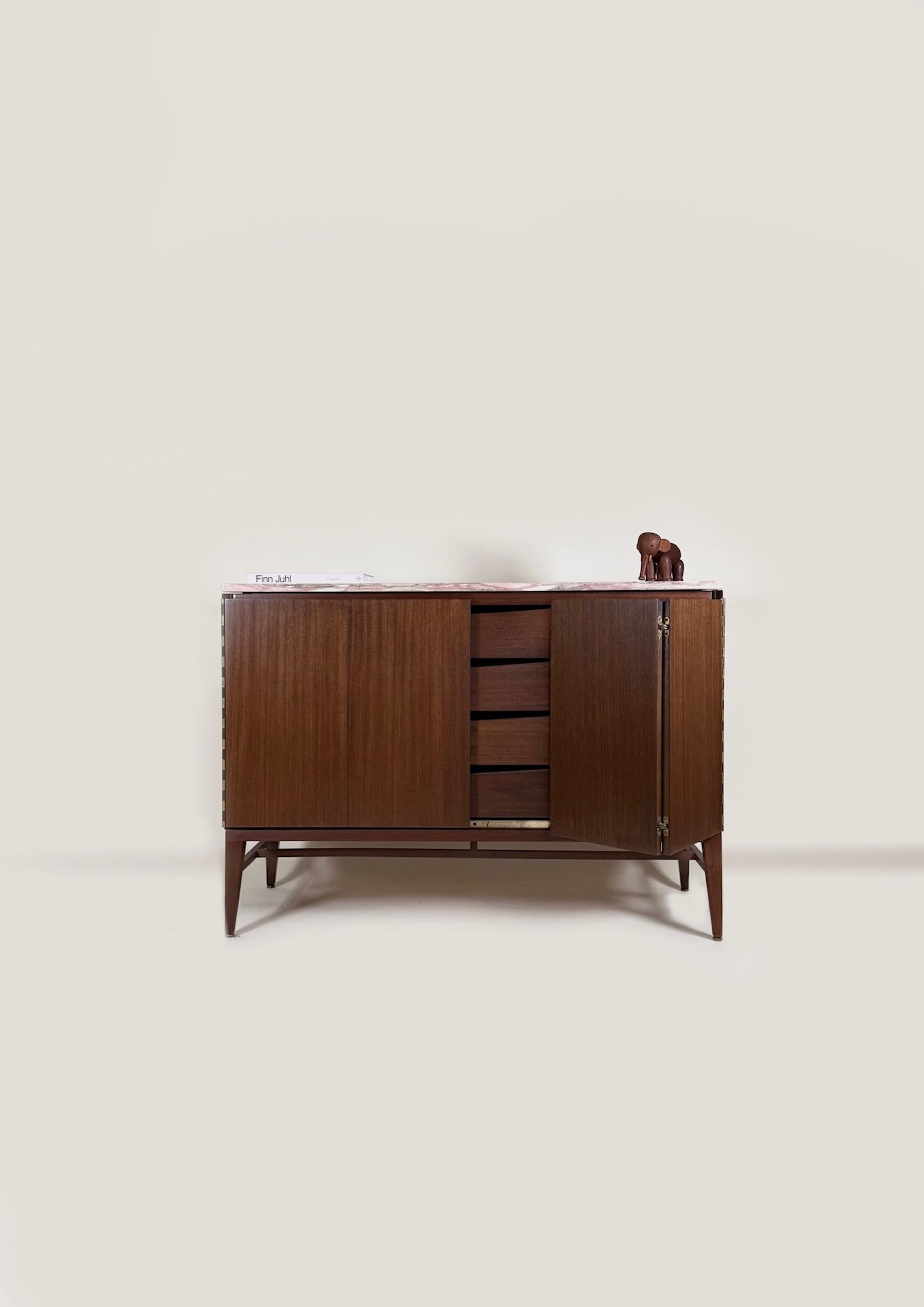 Paul McCobb Calvin Group Comò della Collection'S con piano in marmo rosa In condizioni buone in vendita a San Diego, CA