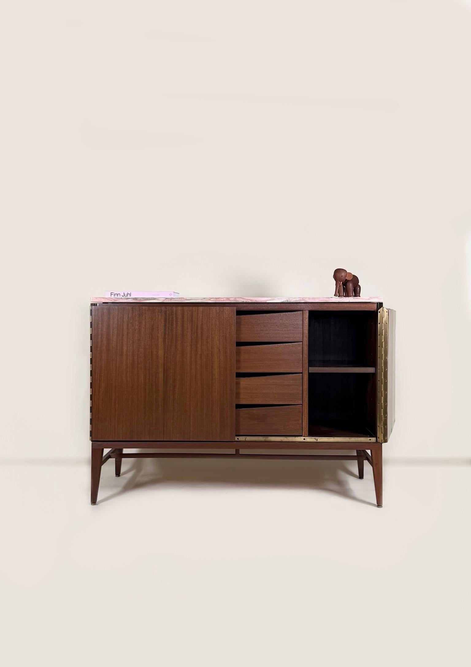 Paul McCobb Calvin Group Comò della Collection'S con piano in marmo rosa in vendita 2