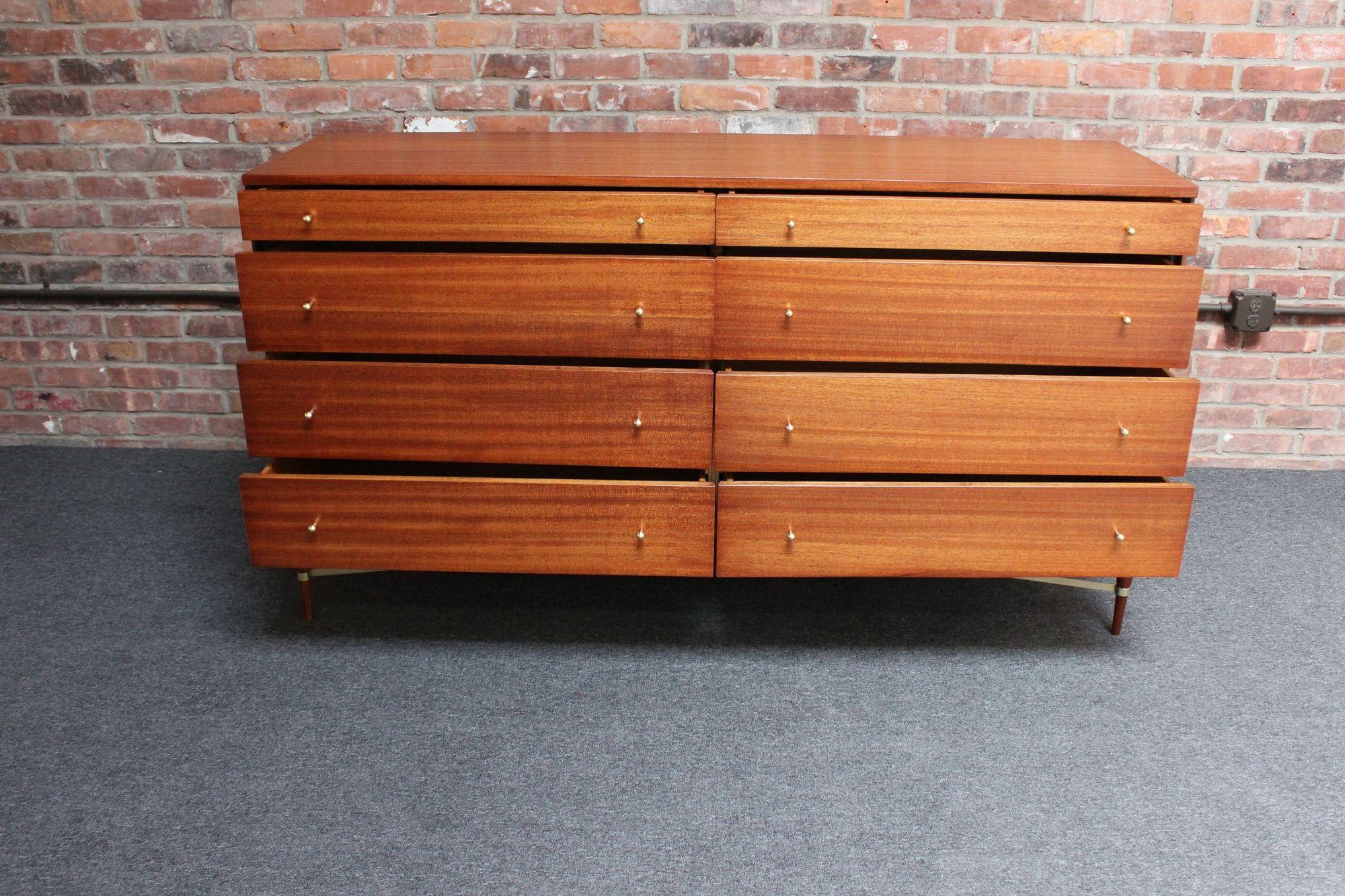 Paul Mccobb Calvin Group Mahogany and Brass Double Dresser / Chest of Drawers In Good Condition For Sale In Brooklyn, NY