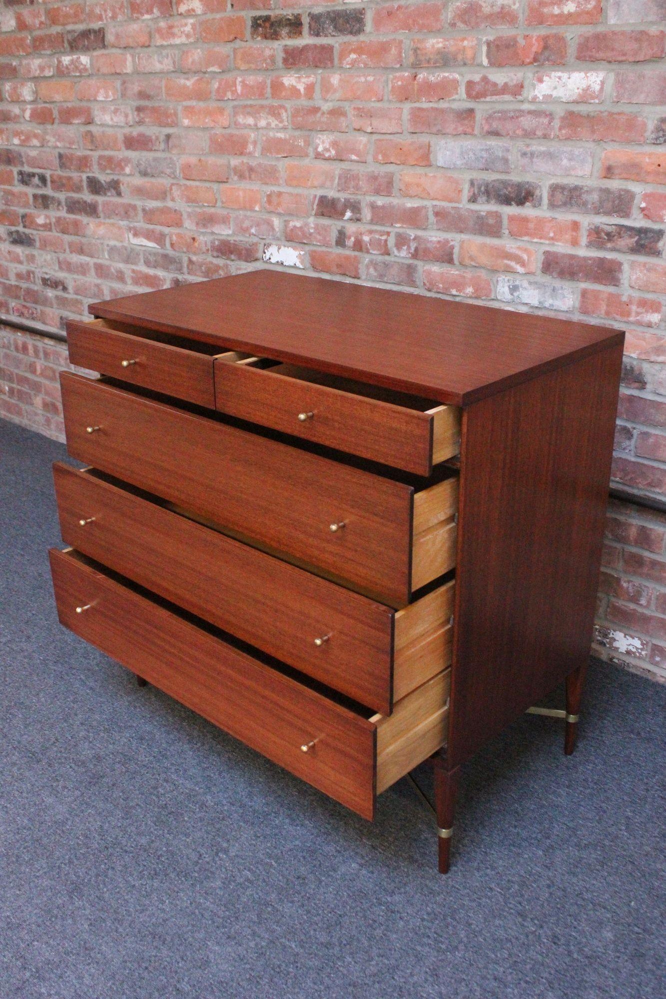 Paul Mccobb Calvin Group Mahogany and Brass Five-Drawer Chest / Dresser In Good Condition For Sale In Brooklyn, NY