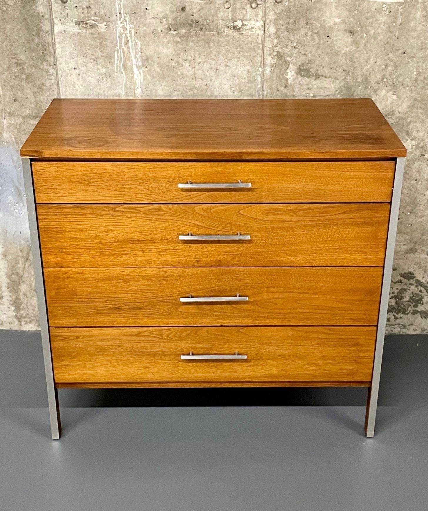 Paul McCobb Calvin Linear Group Dresser, Chest, Commode, Mid-Century Modern Bon état - En vente à Stamford, CT