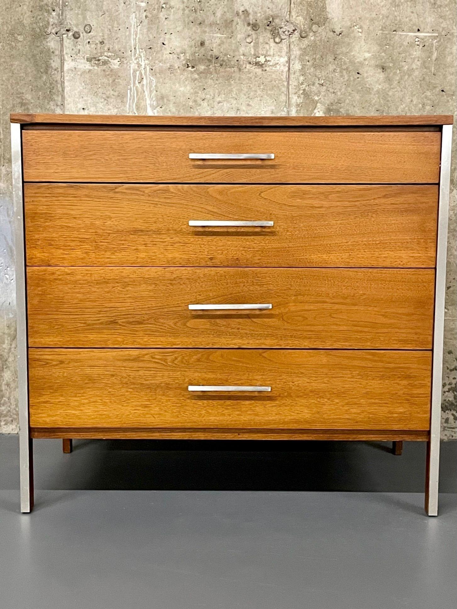Gruppo Calvin Linear di Paul McCobb Comò, cassapanca, commode, metà del secolo scorso In condizioni buone in vendita a Manhasset, NY