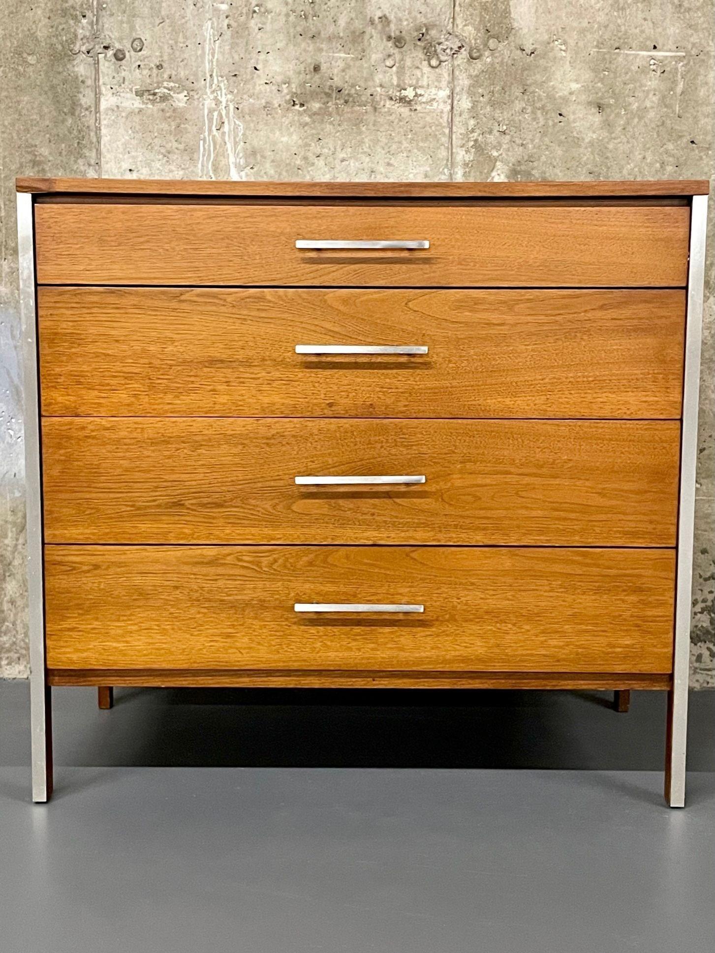 Paul McCobb Calvin Linear Group Dresser, Chest, Commode, Mid-Century Modern In Good Condition For Sale In Stamford, CT