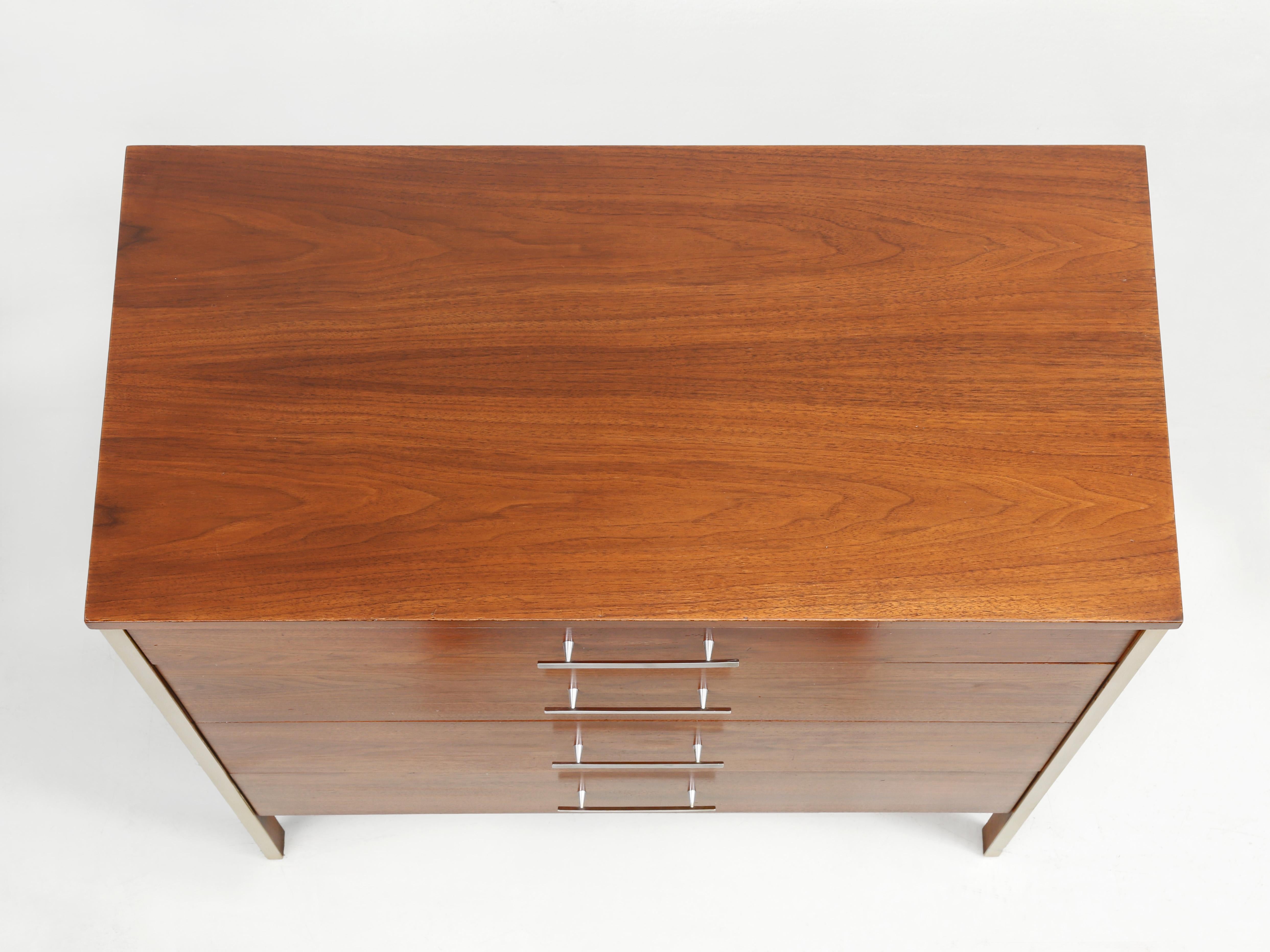 Paul McCobb Calvin Linear Group Dresser, Chest, Commode, Mid-Century Modern In Good Condition For Sale In Chicago, IL