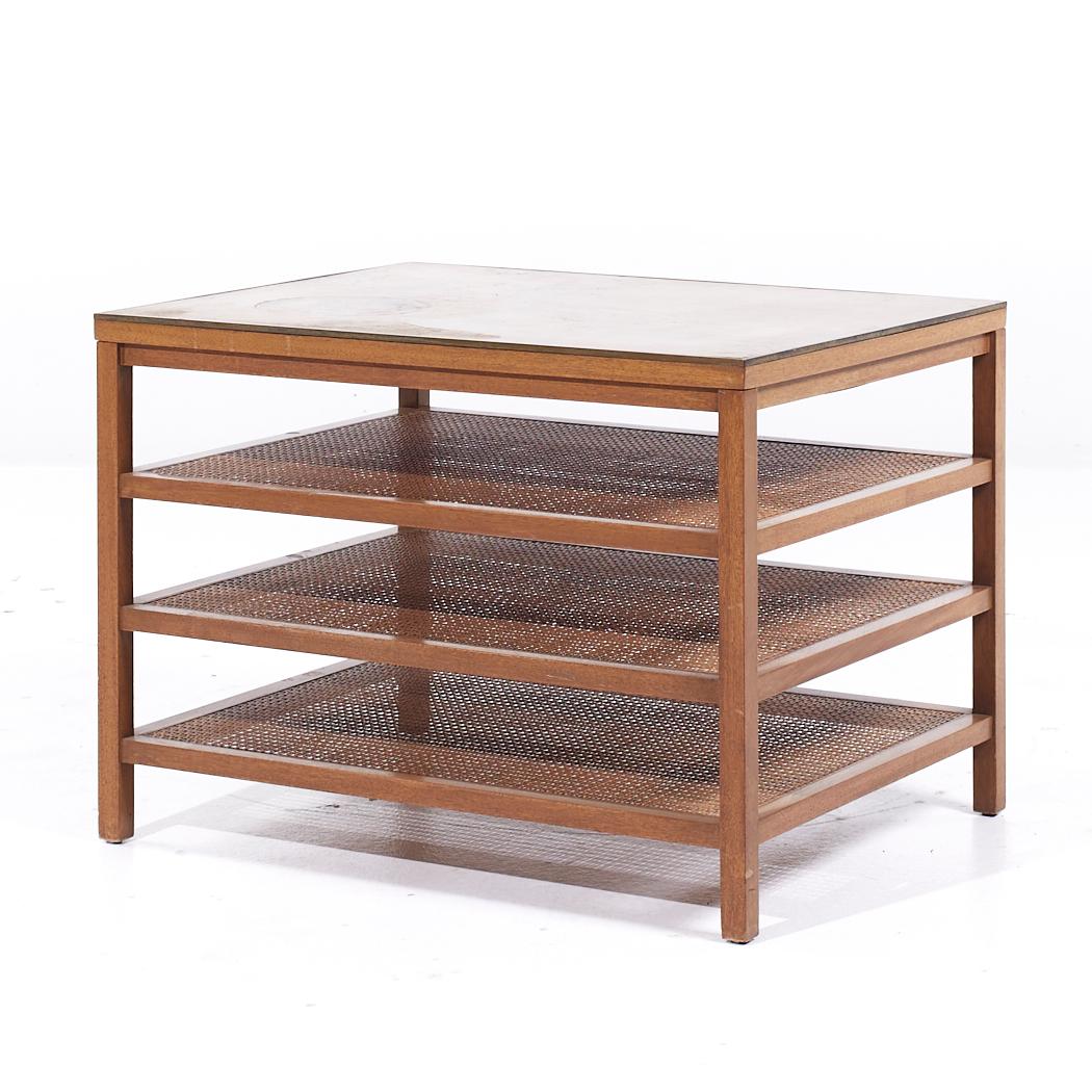 Mid-Century Modern Paul McCobb Calvin Table d'appoint pour magazine en cuir, laiton et acajou blanchi MCM en vente