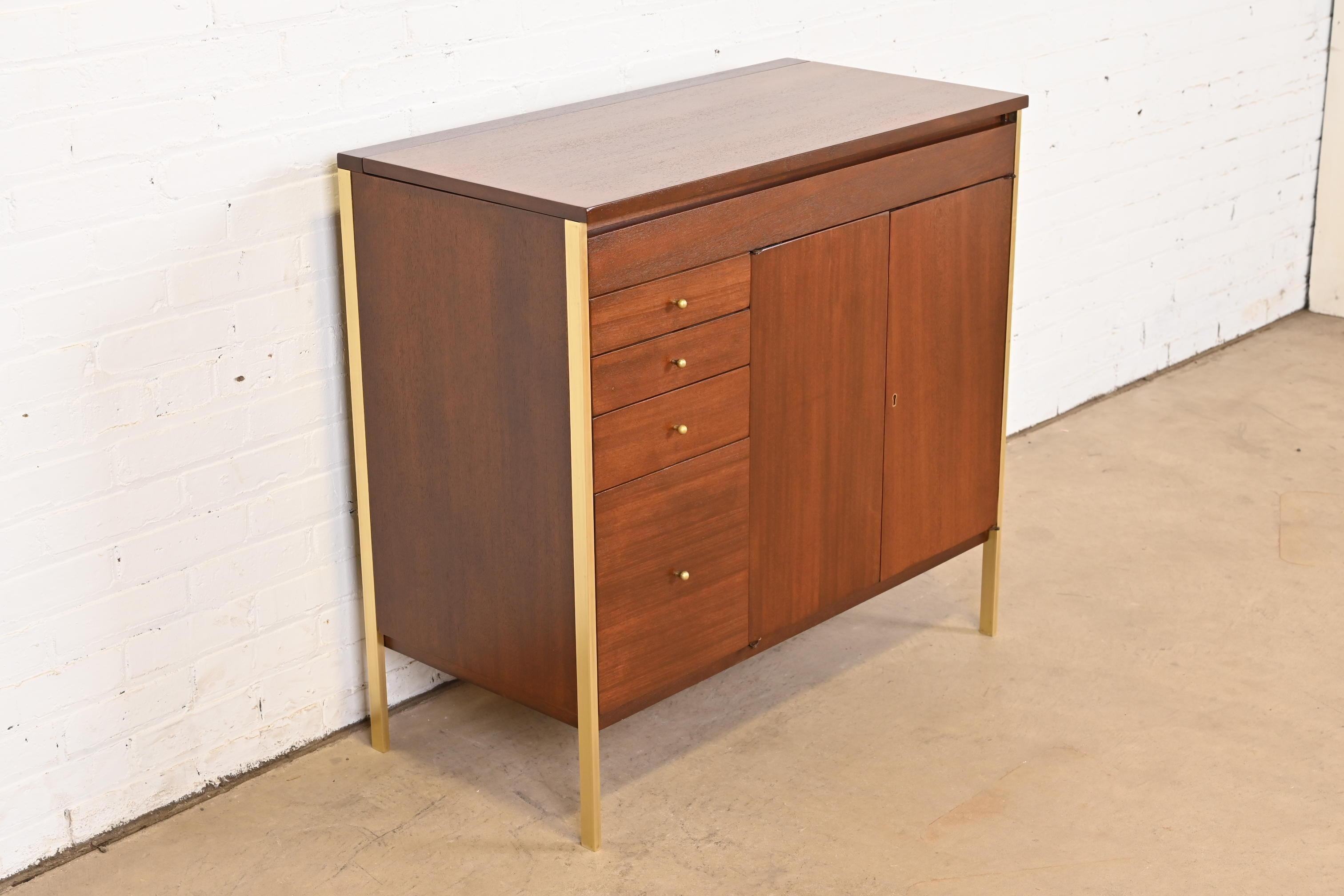 Paul McCobb Connoisseur Collection Mahogany and Brass Lift Top Bar Cabinet In Good Condition For Sale In South Bend, IN
