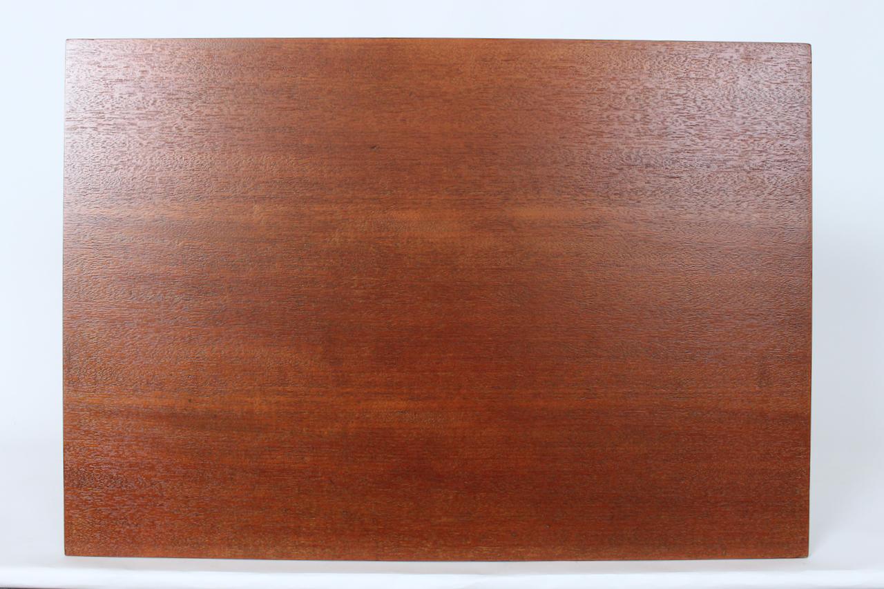 Table d'appoint Paul McCobb Collection Connoisseur en acajou et laiton en vente 4