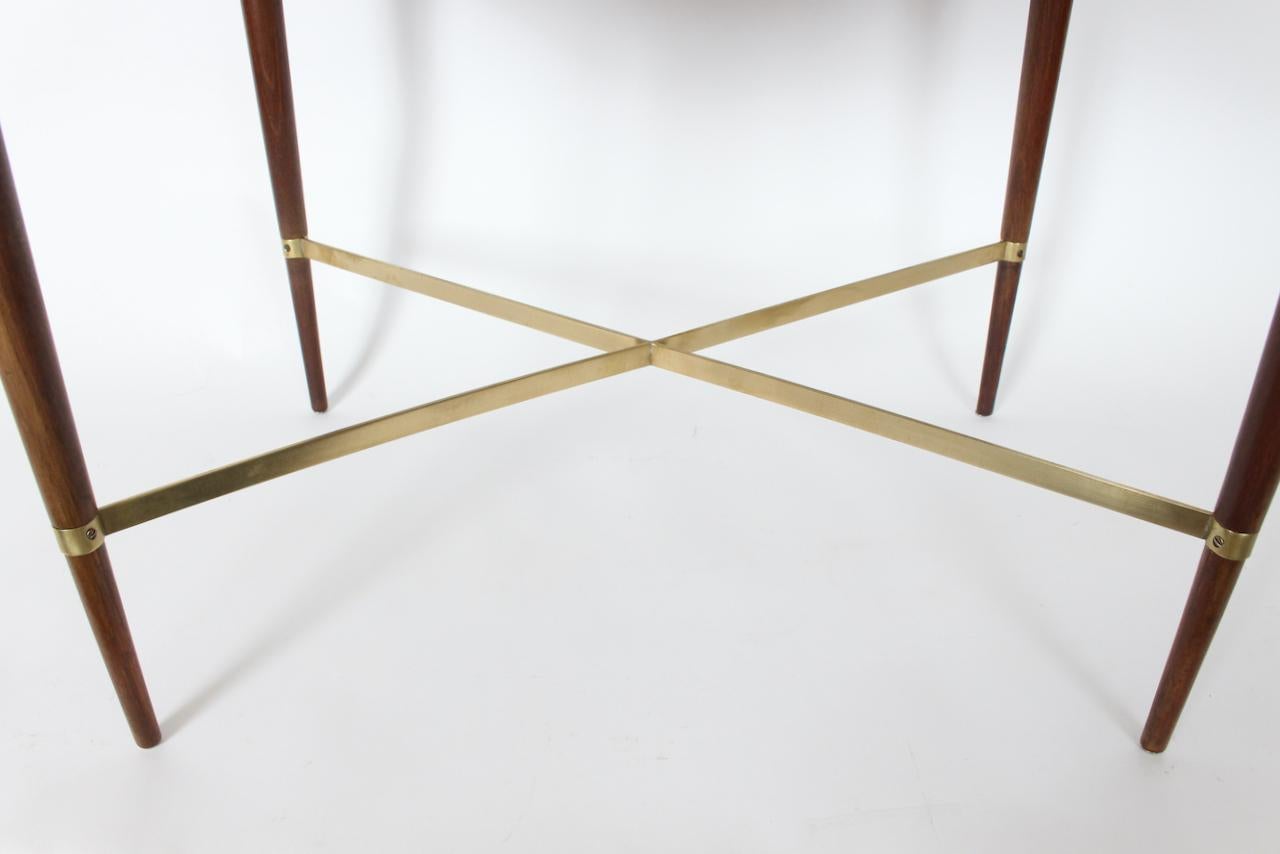 Table d'appoint Paul McCobb Collection Connoisseur en acajou et laiton en vente 5