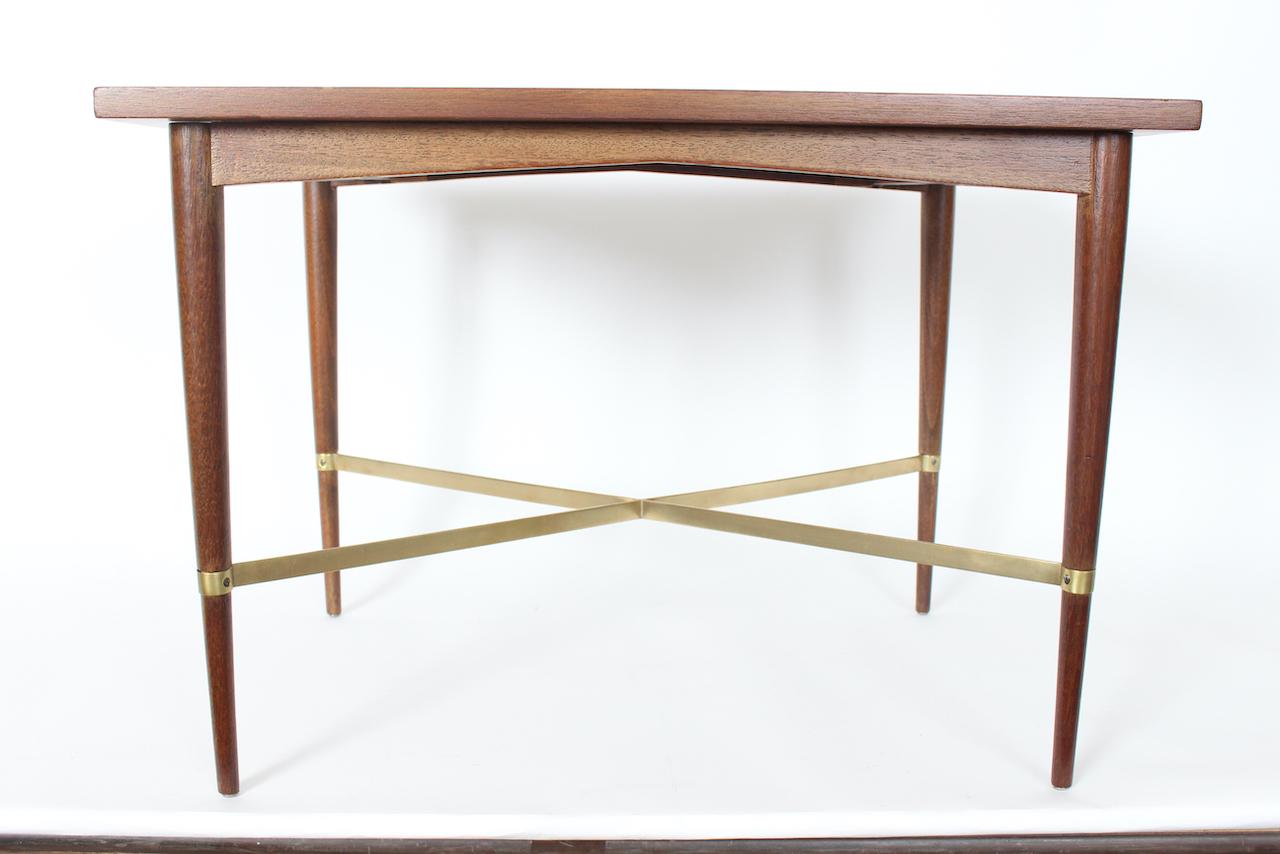 Laiton Table d'appoint Paul McCobb Collection Connoisseur en acajou et laiton en vente