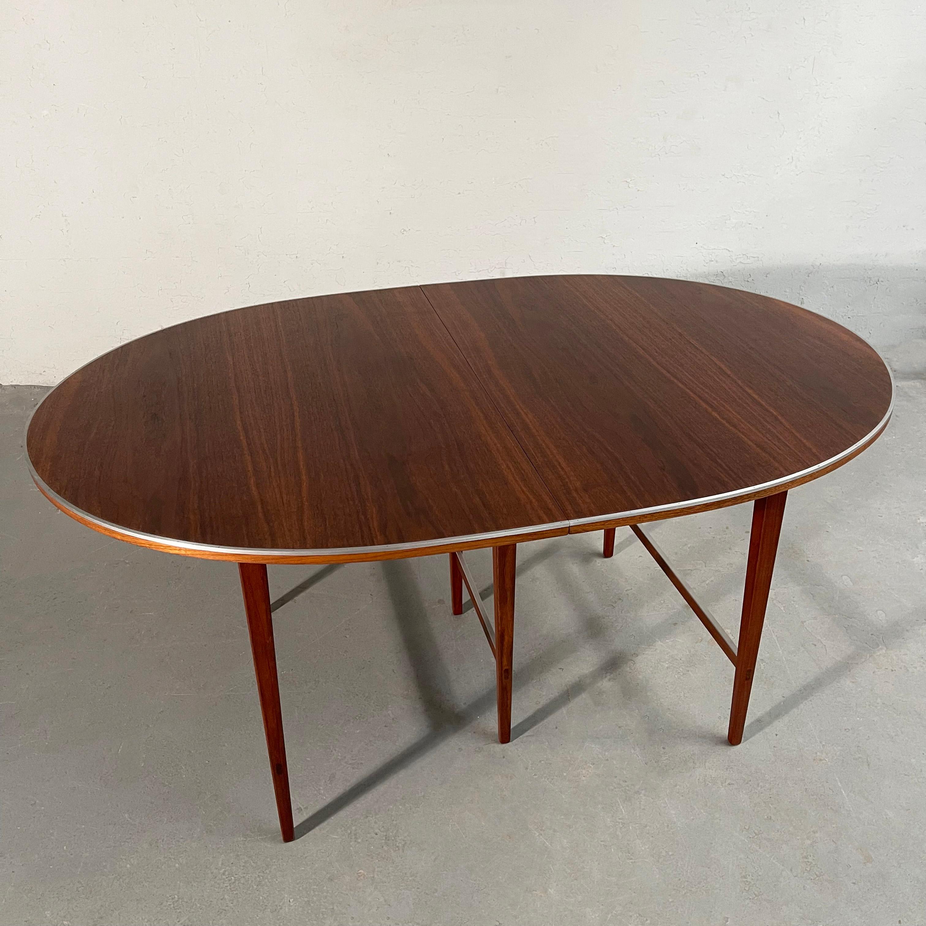 Paul McCobb Connoisseur Collection Oval Extension Dining Table In Good Condition In Brooklyn, NY