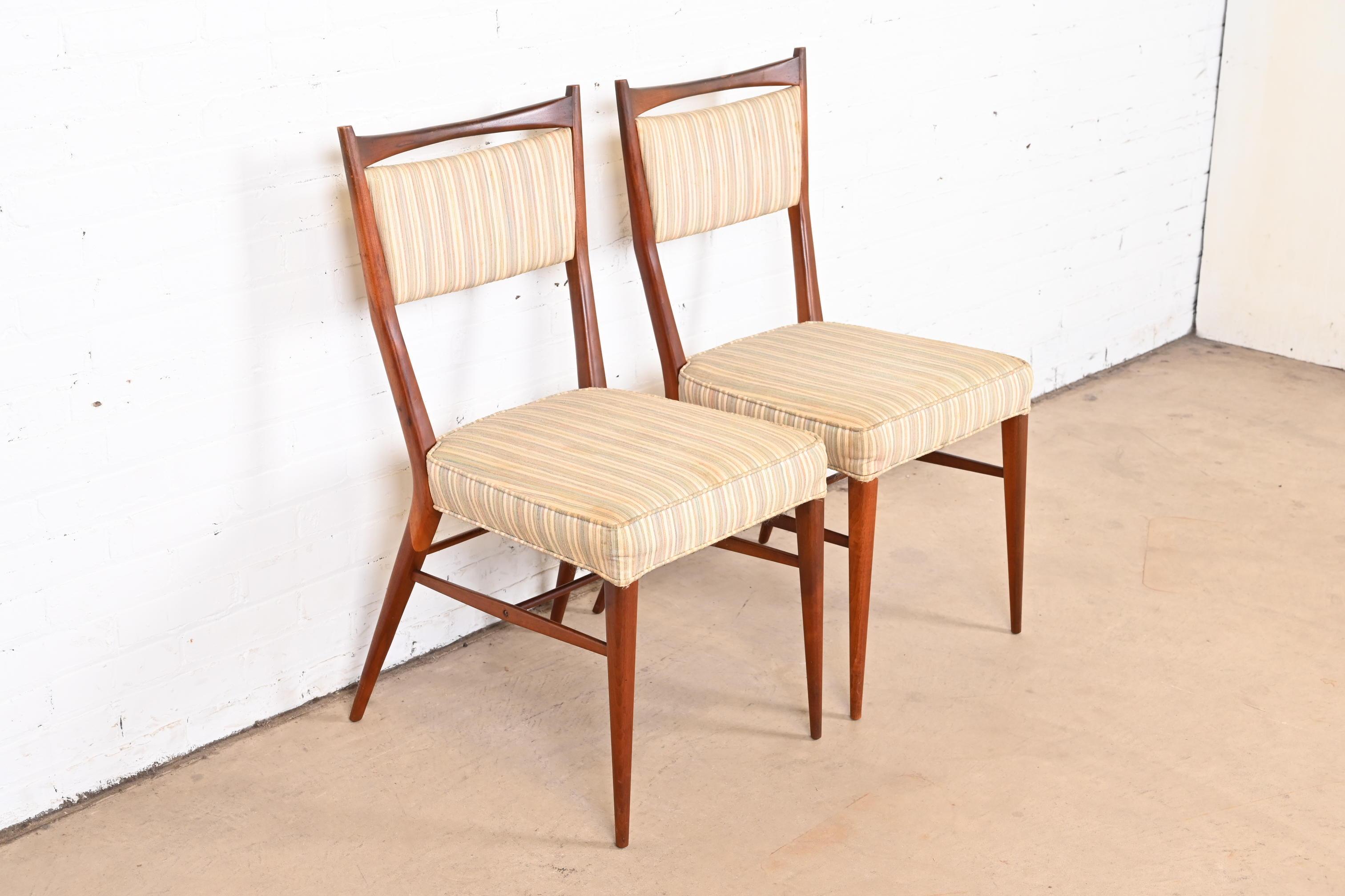 Paul McCobb Connoisseur Collection Sculpted Walnut Dining Side Chairs, Pair In Good Condition In South Bend, IN