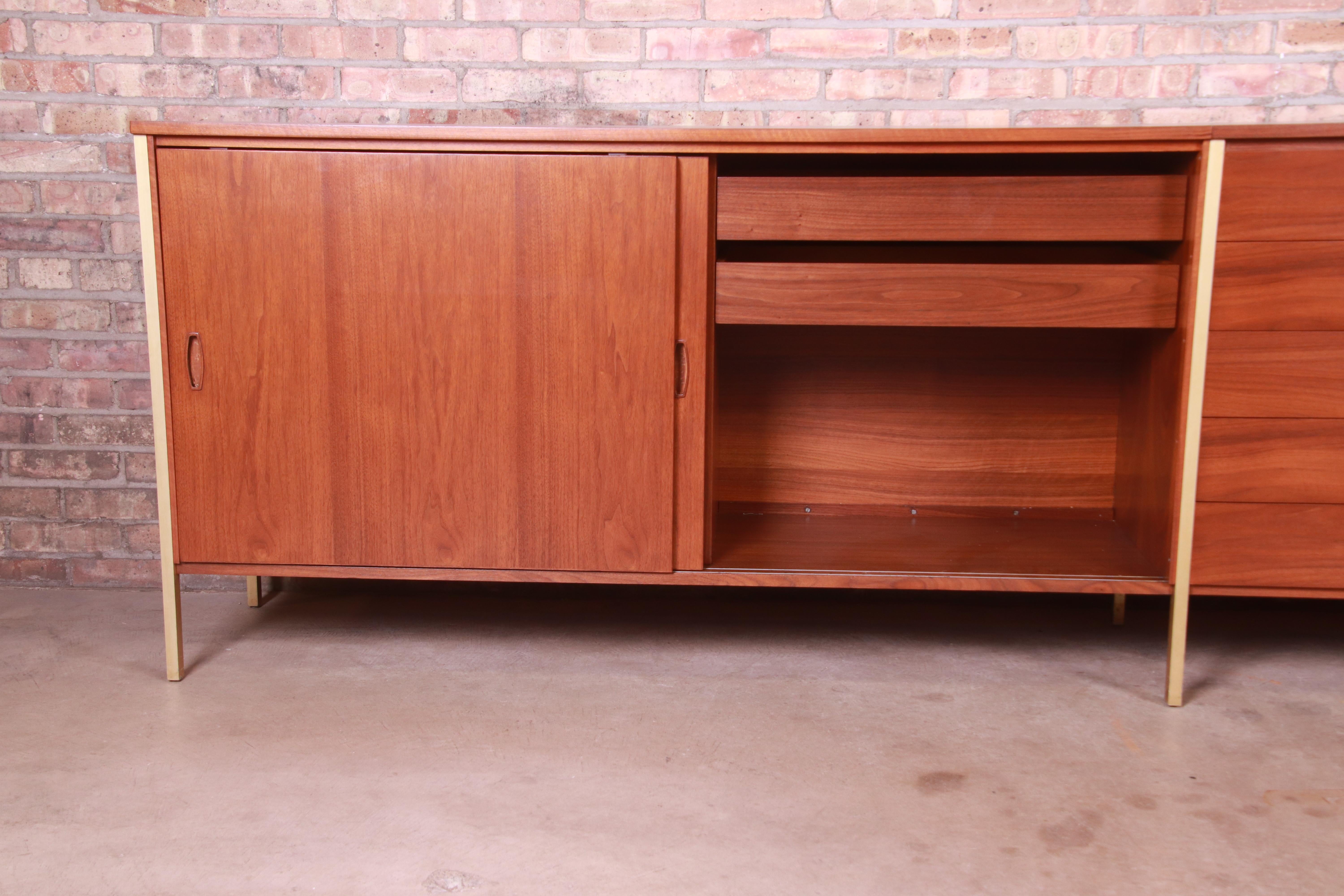 Paul McCobb Connoisseur Collection Walnut and Brass Monumental Credenza, 1950s 8