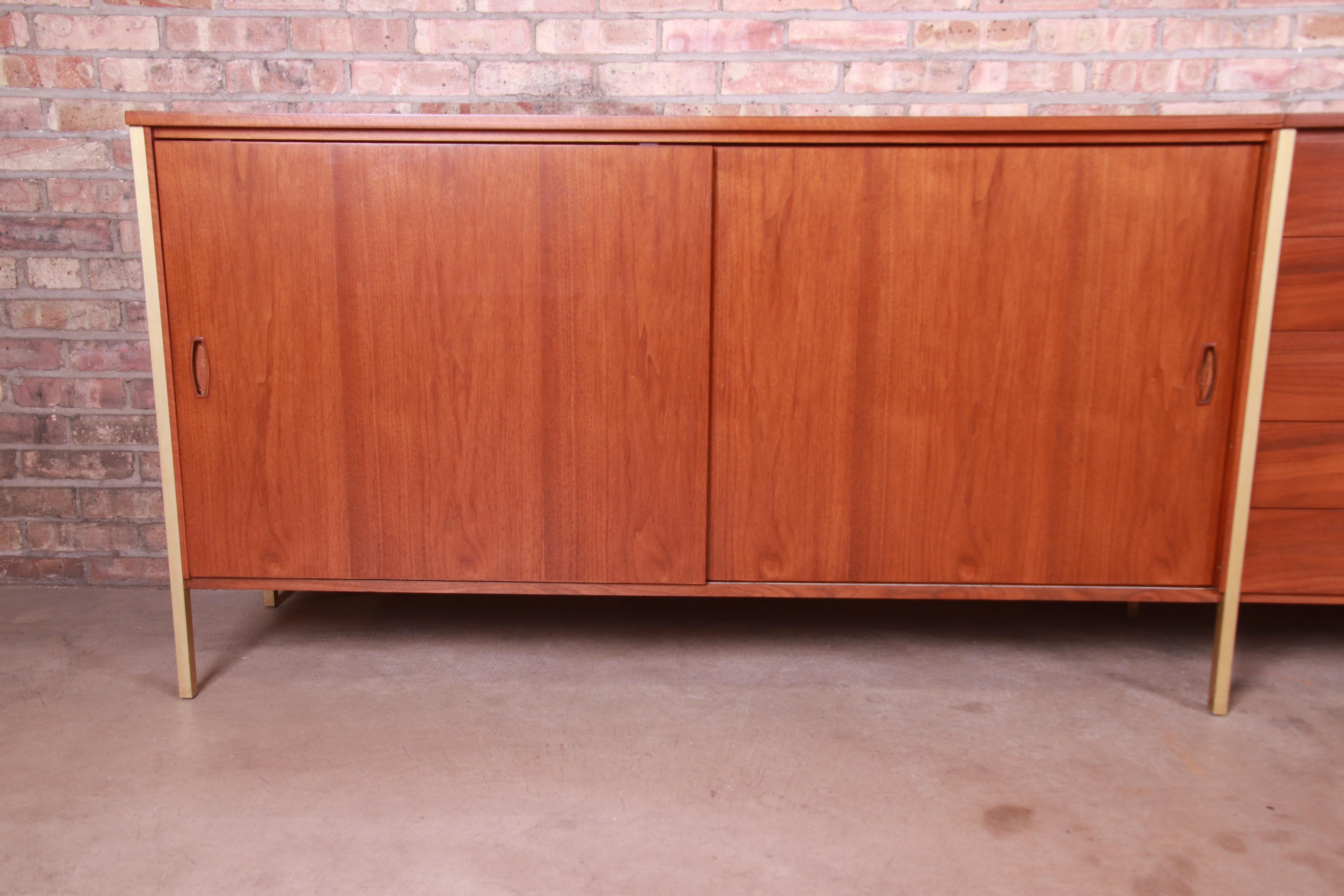 Paul McCobb Connoisseur Collection Walnut and Brass Monumental Credenza, 1950s 9