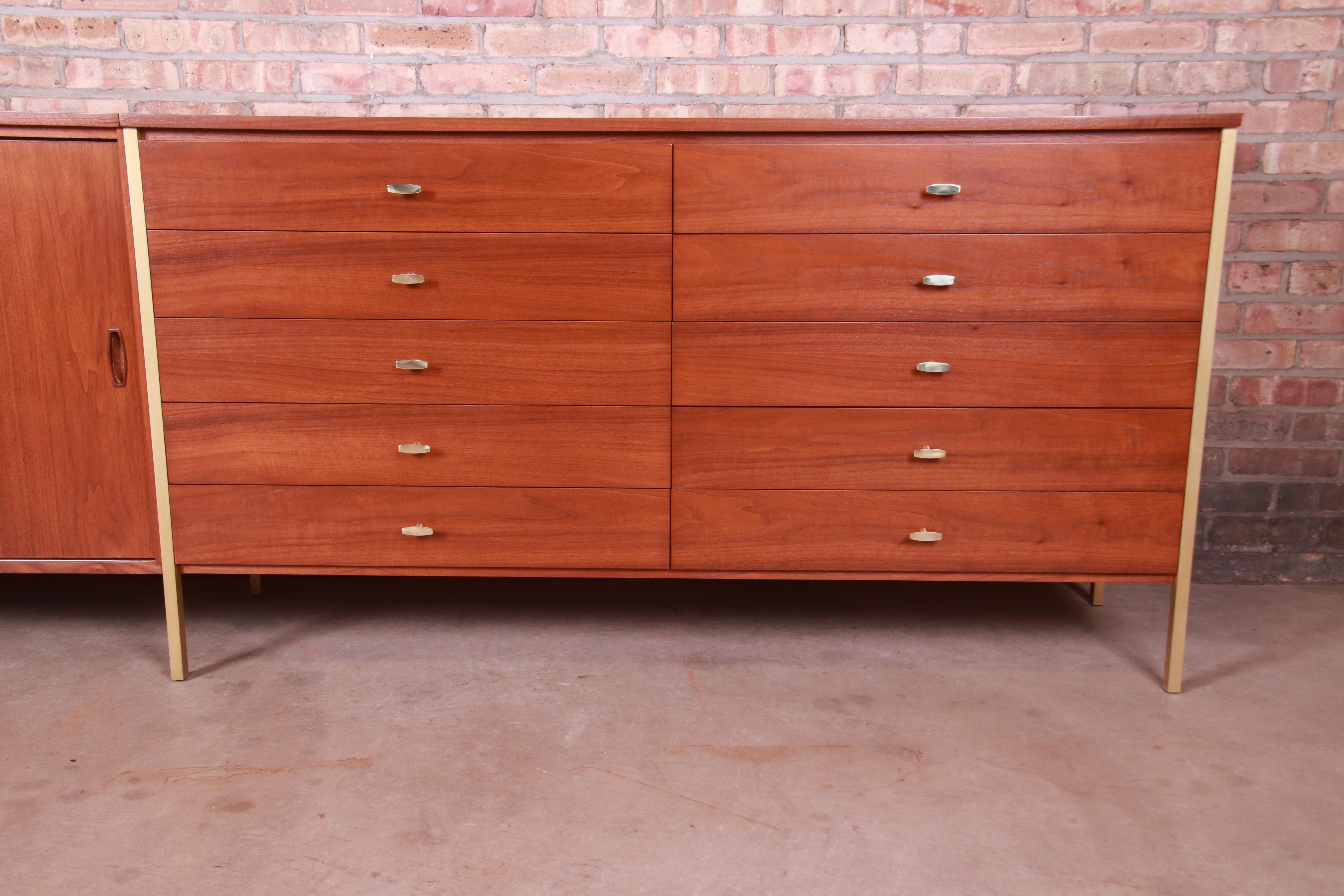 Paul McCobb Connoisseur Collection Walnut and Brass Monumental Credenza, 1950s 10