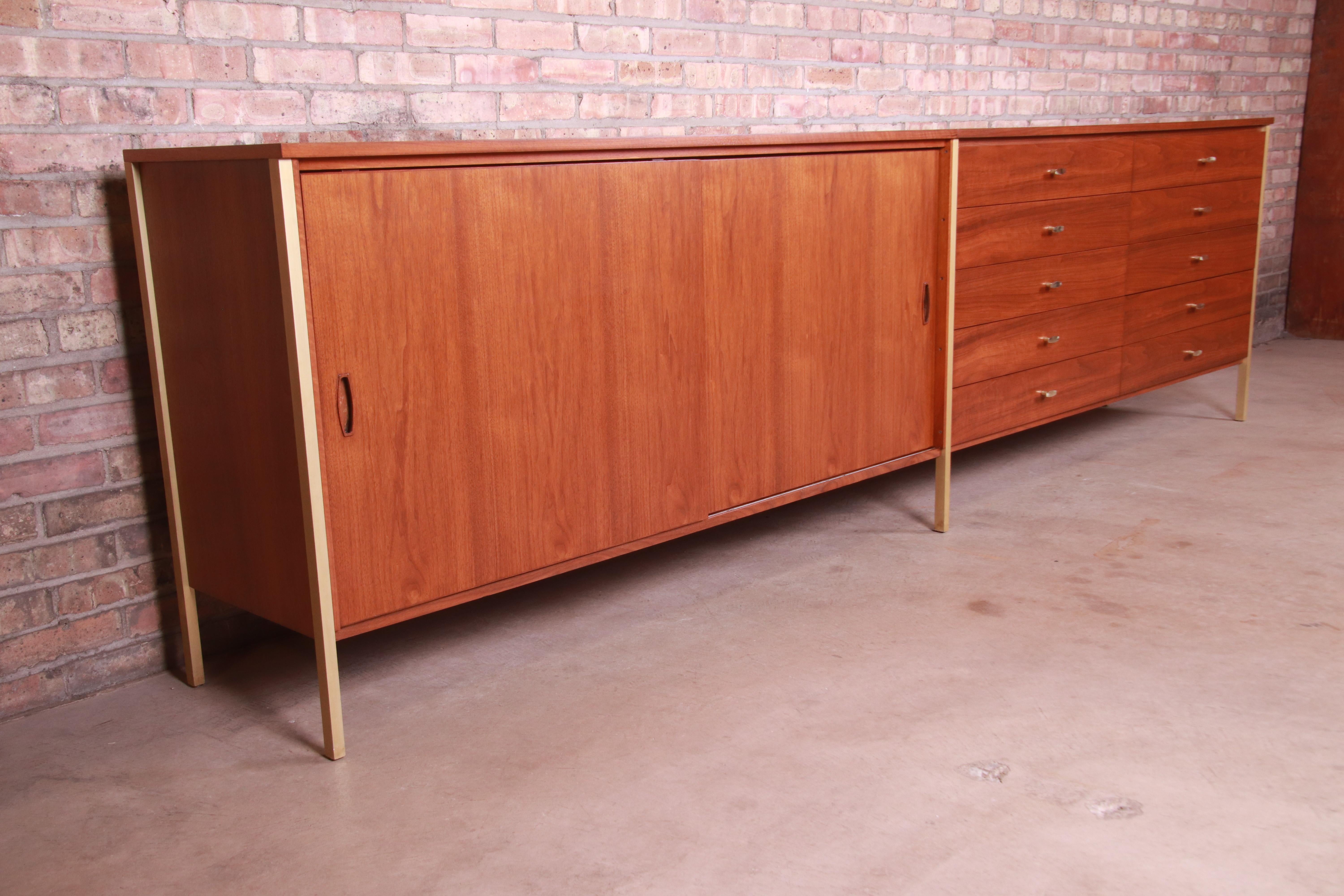 Paul McCobb Connoisseur Collection Walnut and Brass Monumental Credenza, 1950s In Good Condition In South Bend, IN