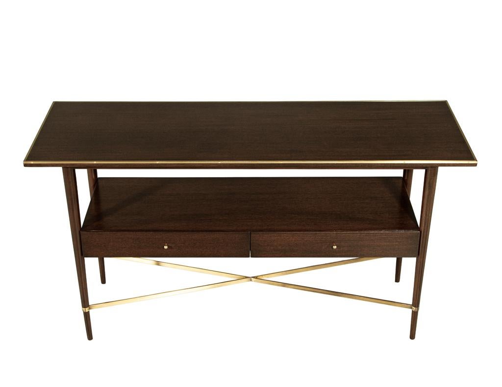 Paul McCobb Connoisseur Collection Walnut Console Table Moderno de mediados de siglo en venta