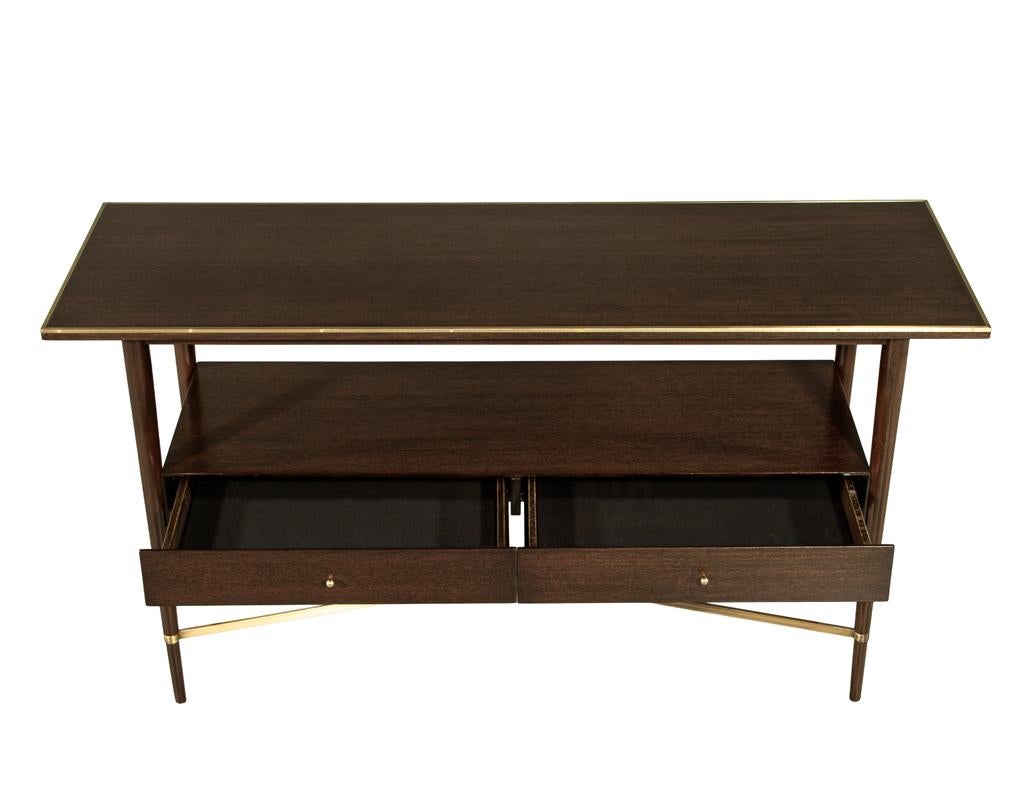 Paul McCobb Connoisseur Collection Walnut Console Table Estadounidense en venta