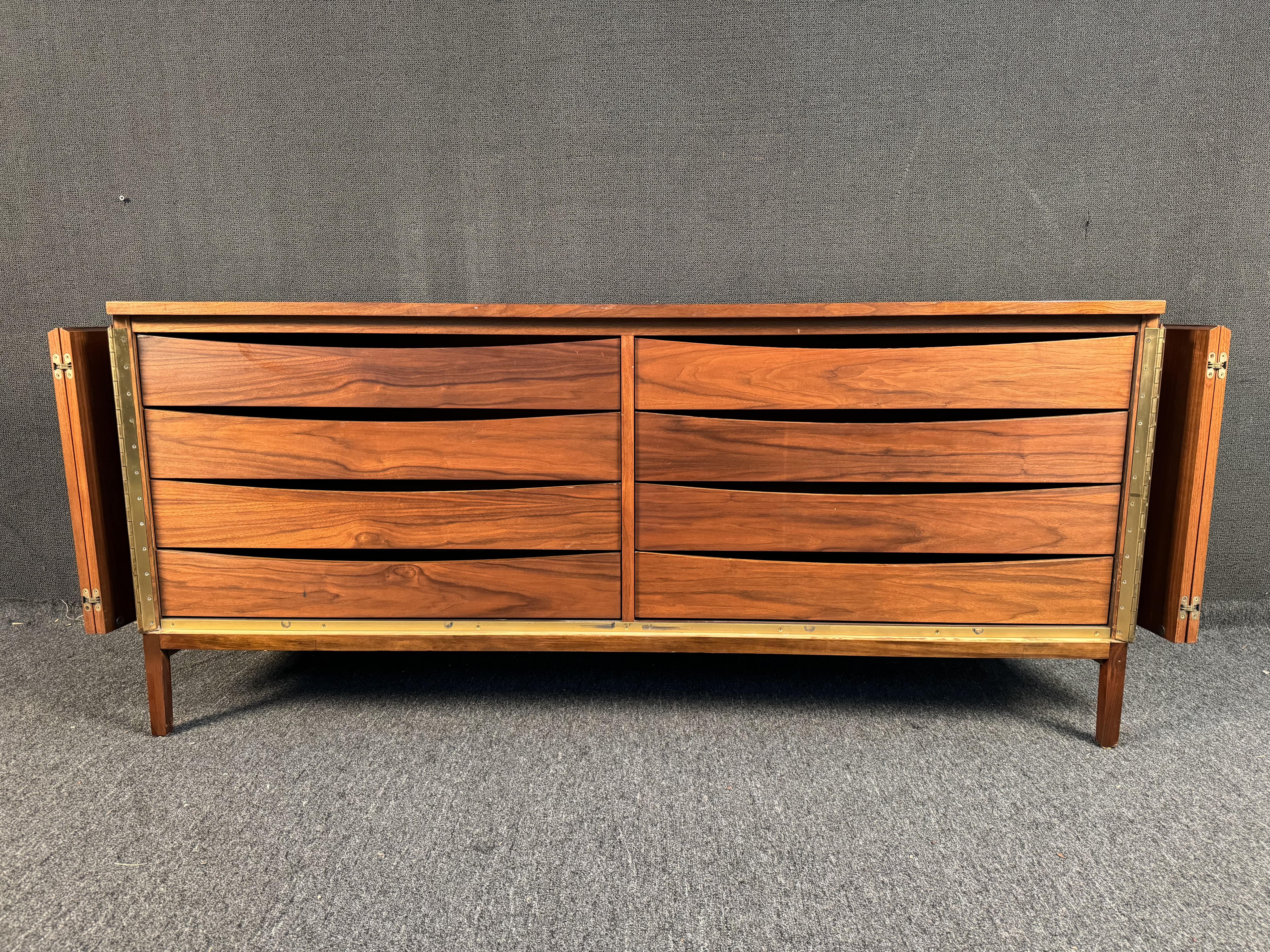 Paul McCobb - Credenza di Calvin Furniture in vendita 7